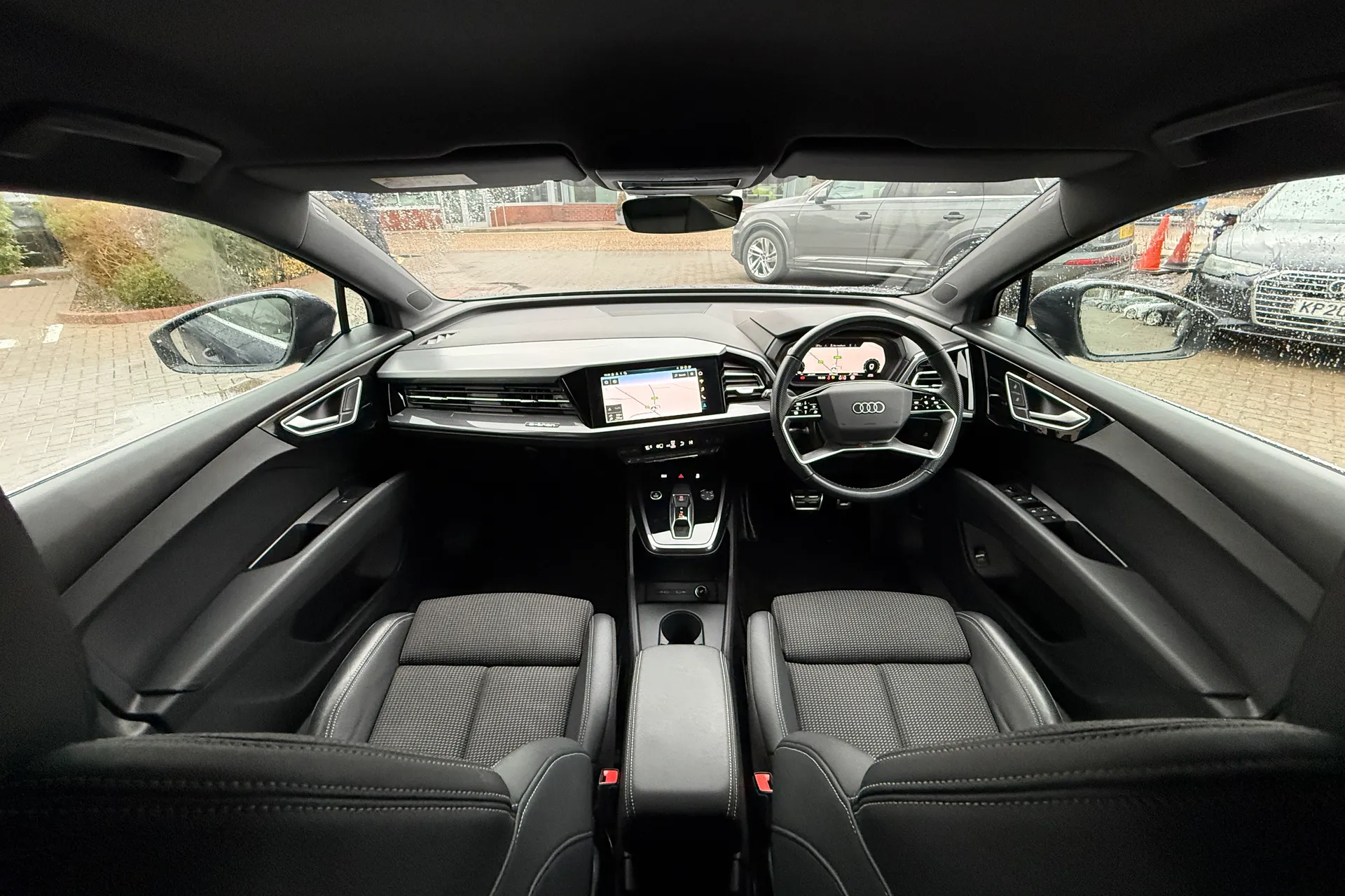 Audi Q4 thumbnail image number 3