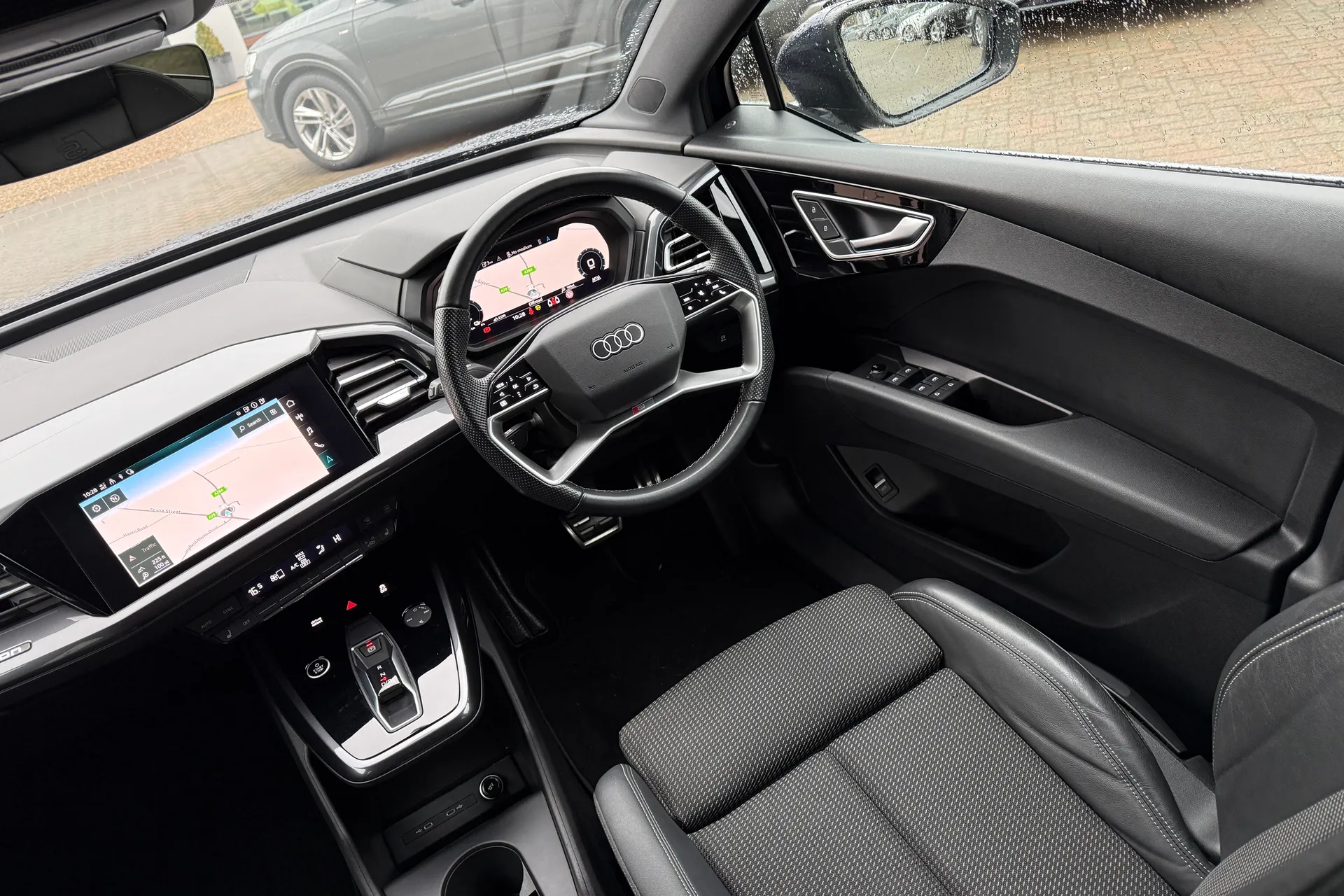 Audi Q4 thumbnail image number 41