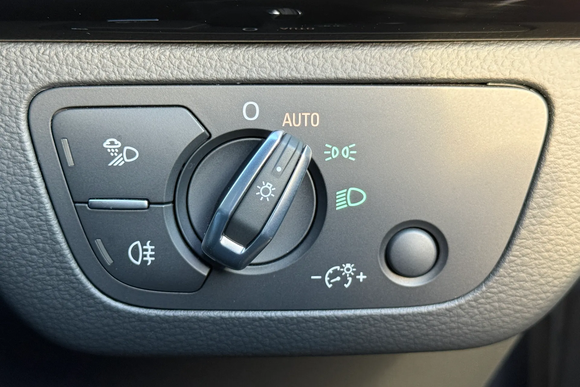 Audi Q5 thumbnail image number 24