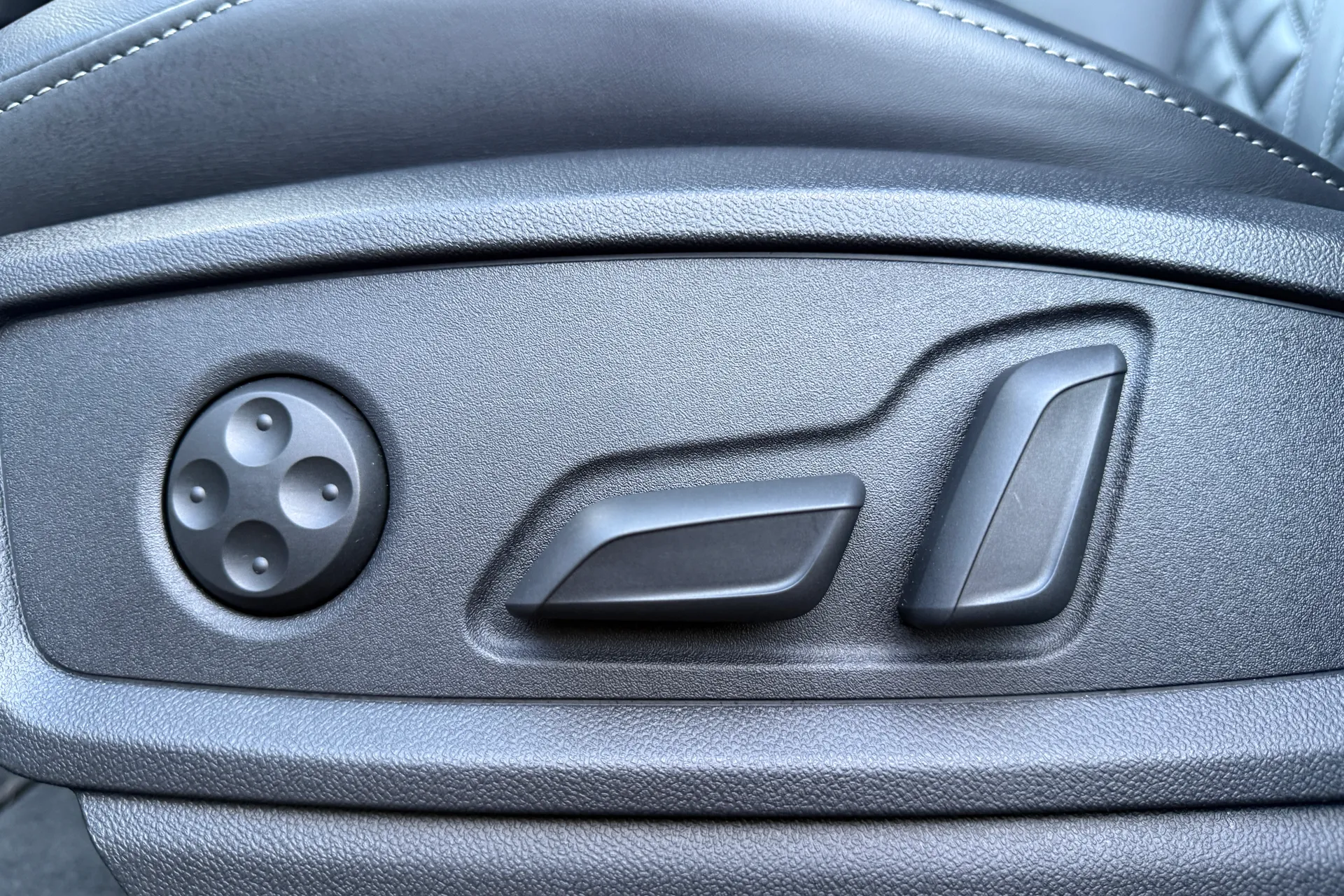 Audi Q5 thumbnail image number 18