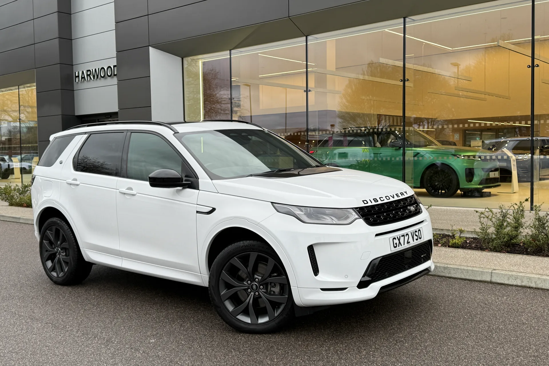 LAND ROVER DISCOVERY SPORT focused image