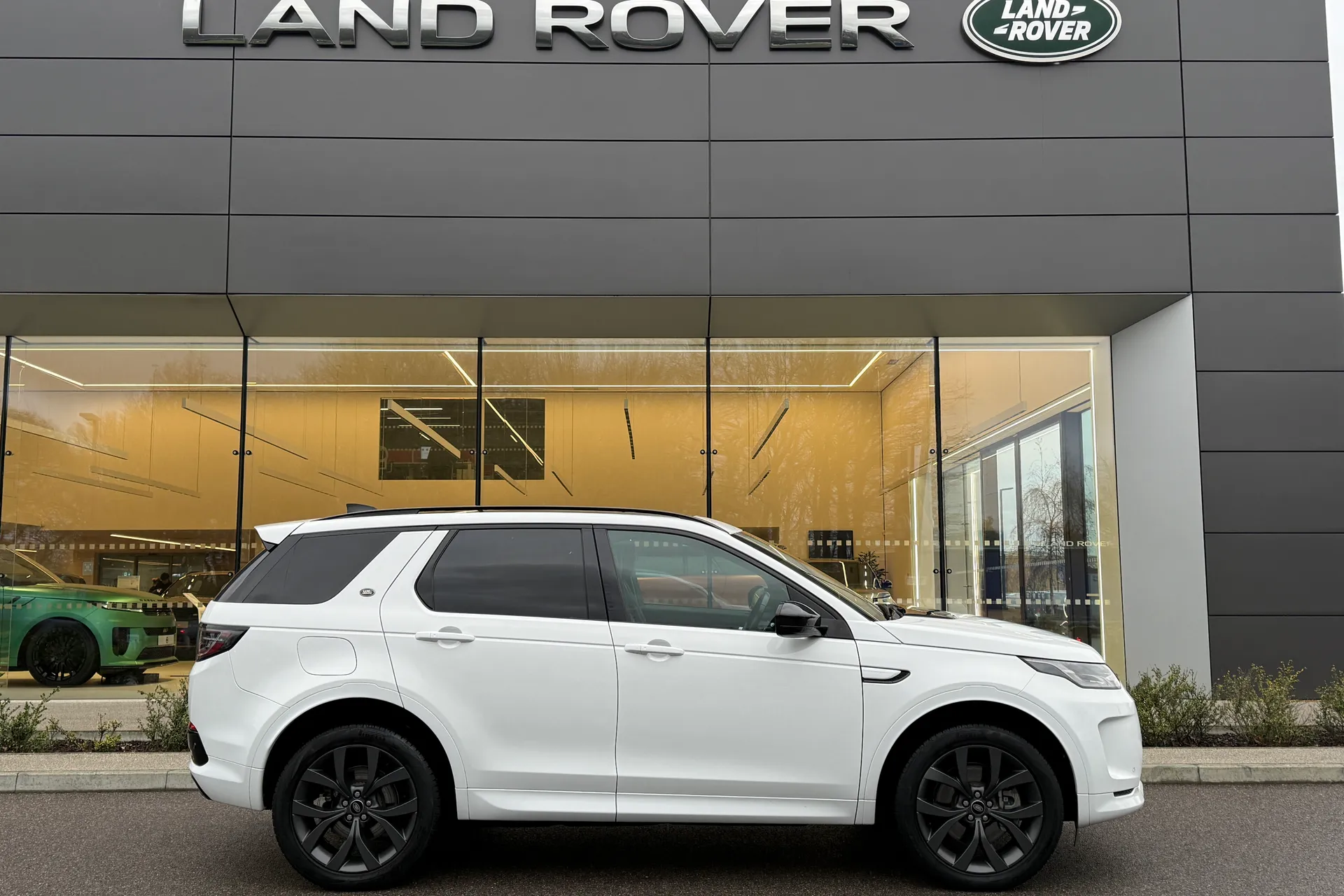 LAND ROVER DISCOVERY SPORT thumbnail image number 2