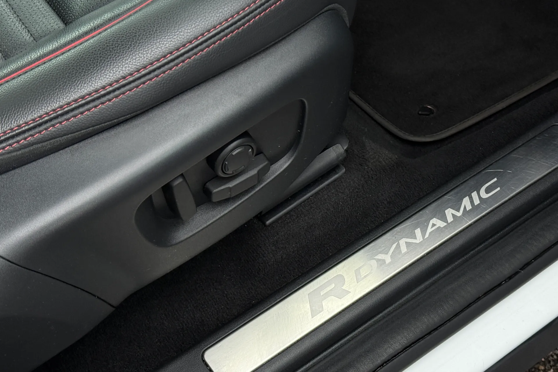 LAND ROVER DISCOVERY SPORT thumbnail image number 31