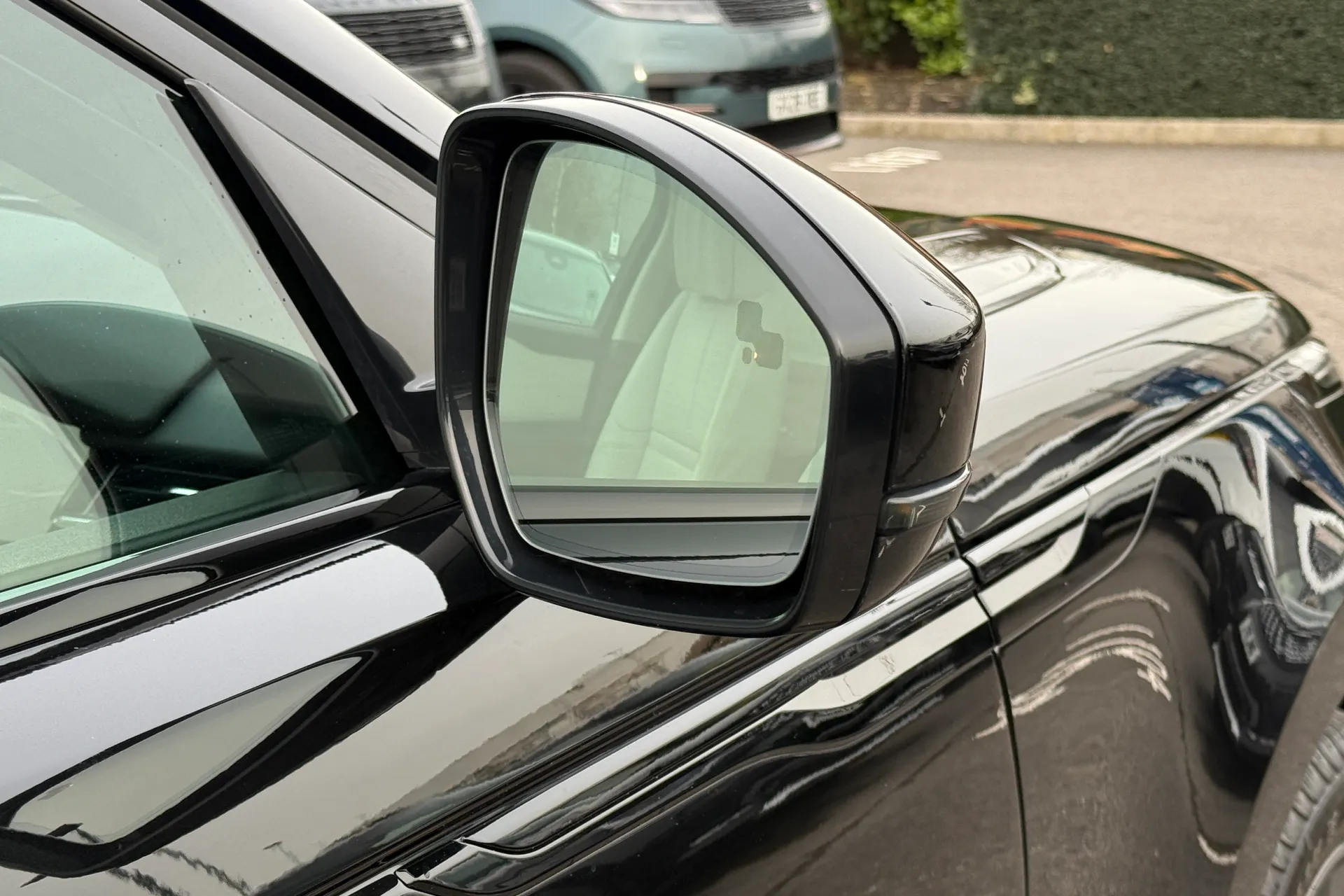 LAND ROVER RANGE ROVER VELAR thumbnail image number 10