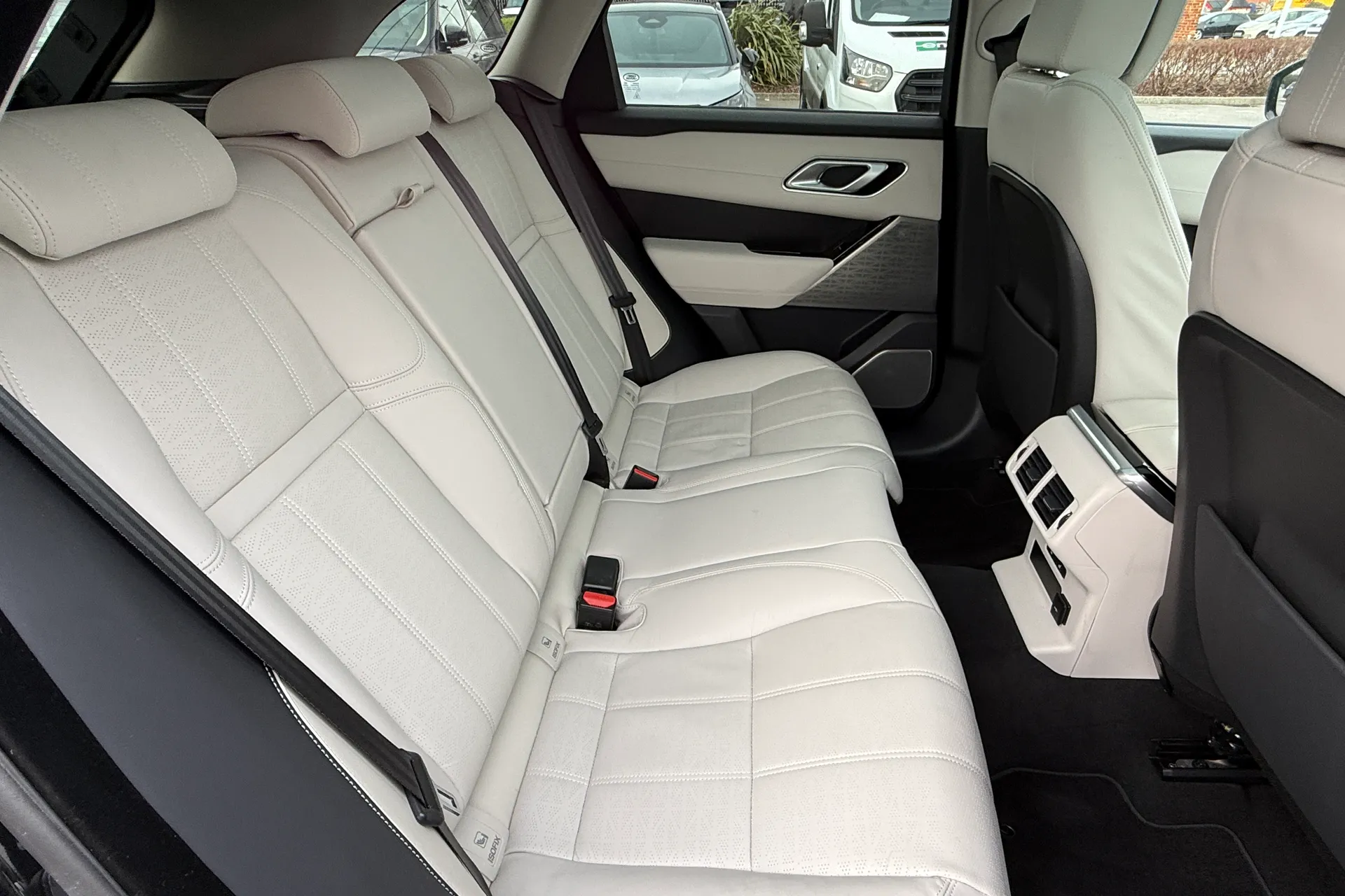 LAND ROVER RANGE ROVER VELAR thumbnail image number 23