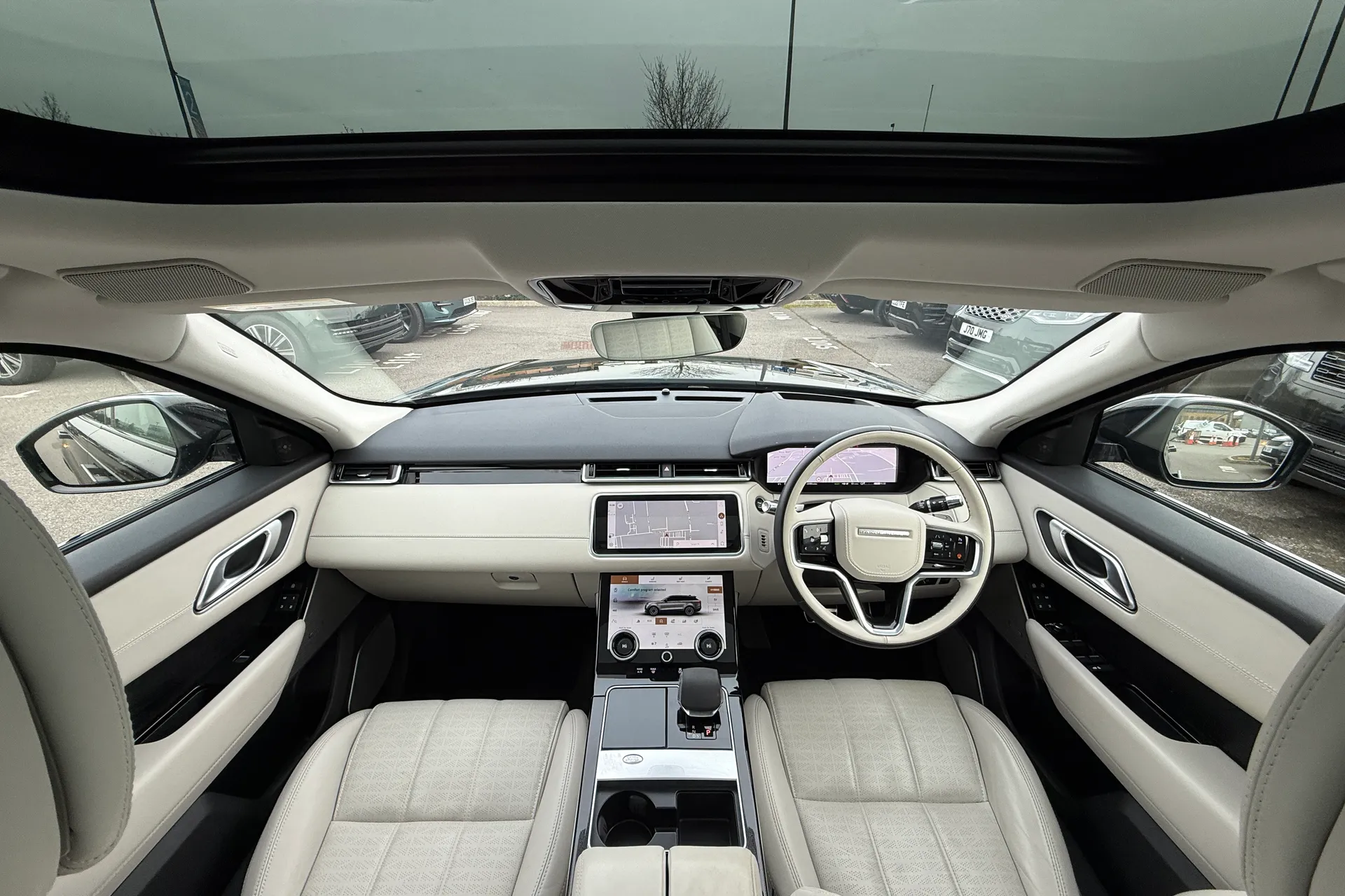 LAND ROVER RANGE ROVER VELAR thumbnail image number 3