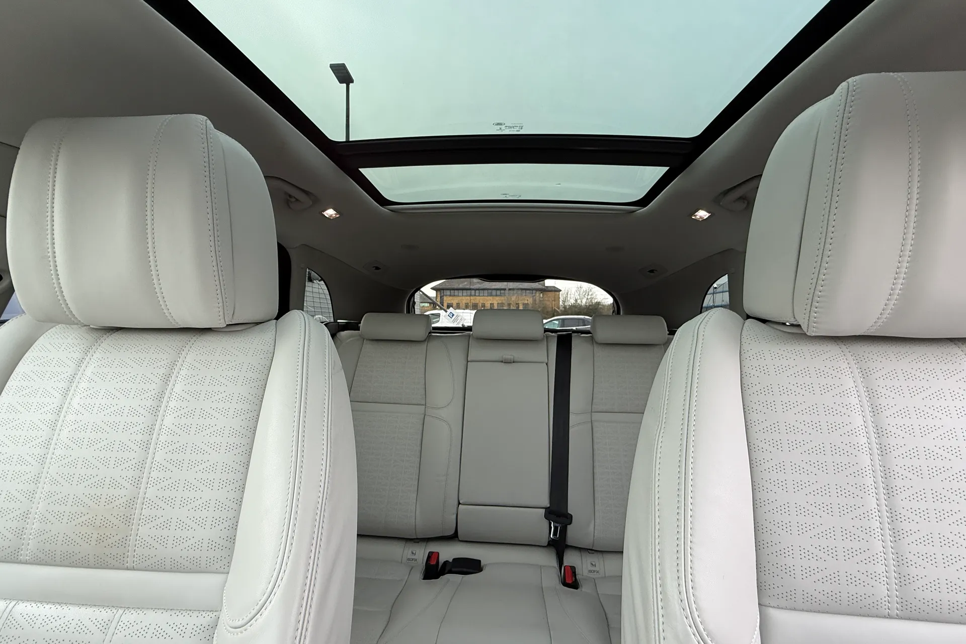 LAND ROVER RANGE ROVER VELAR thumbnail image number 25