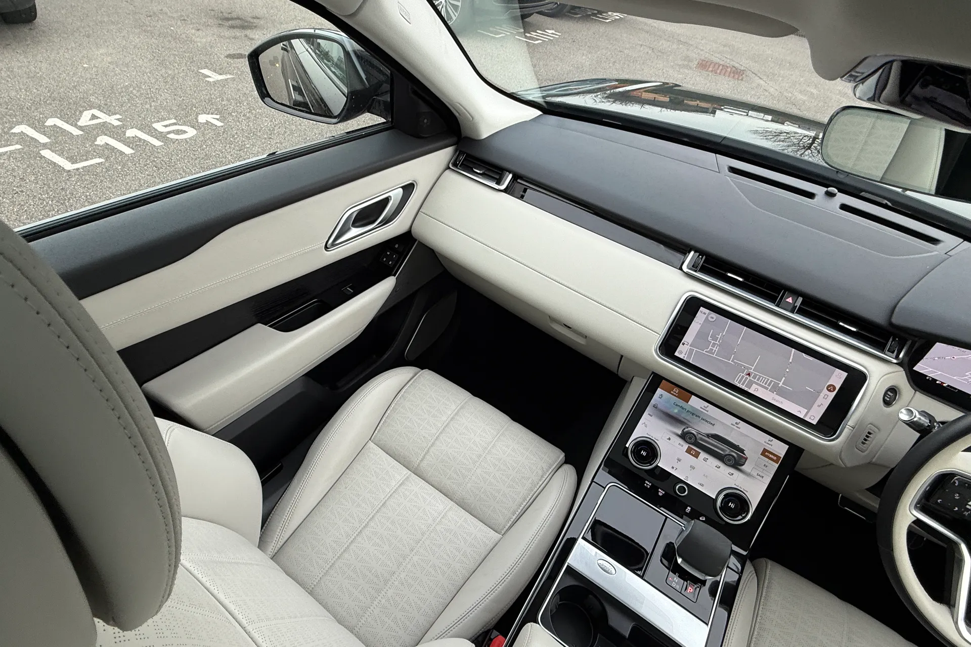 LAND ROVER RANGE ROVER VELAR thumbnail image number 16