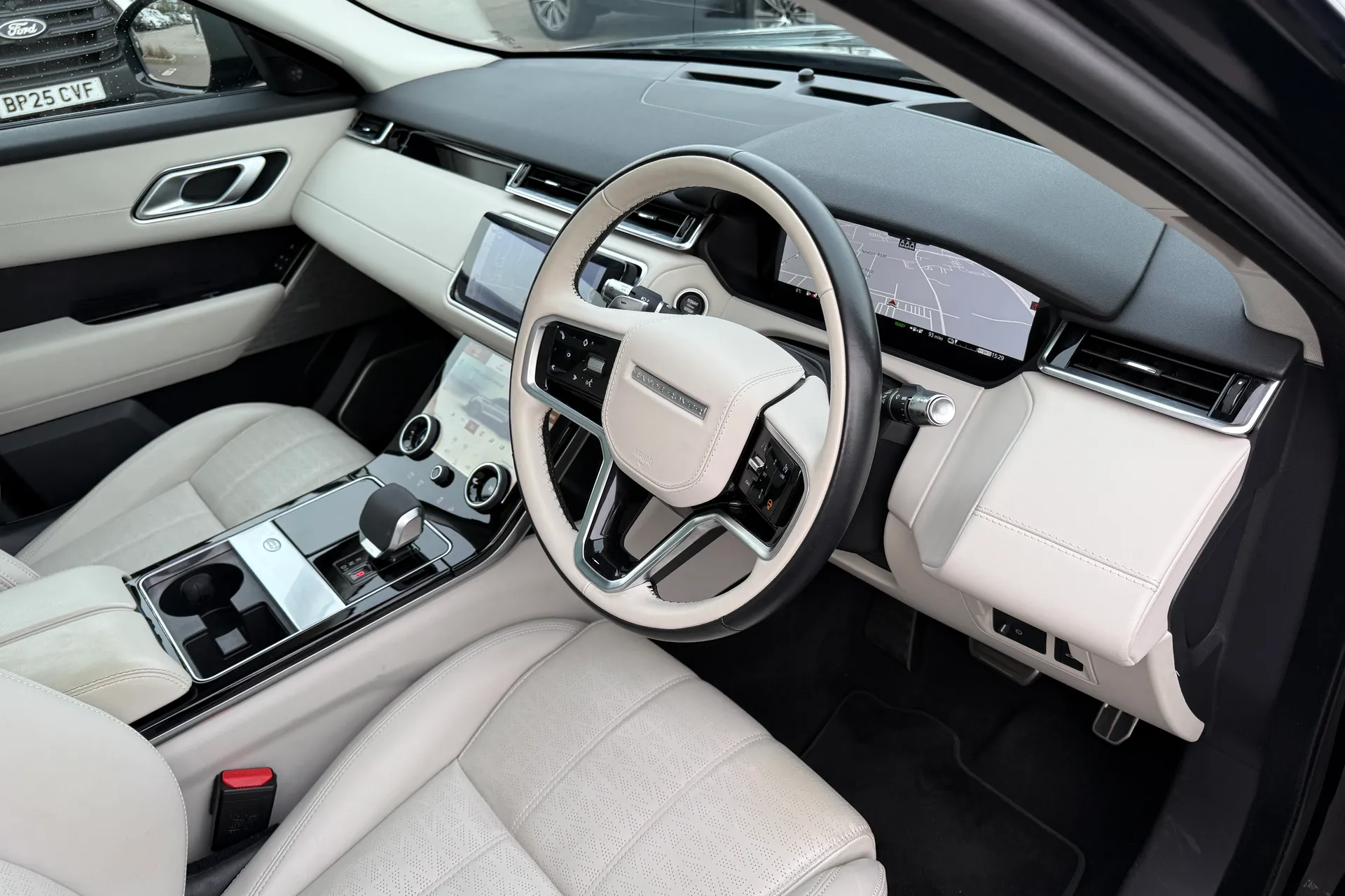 LAND ROVER RANGE ROVER VELAR thumbnail image number 27