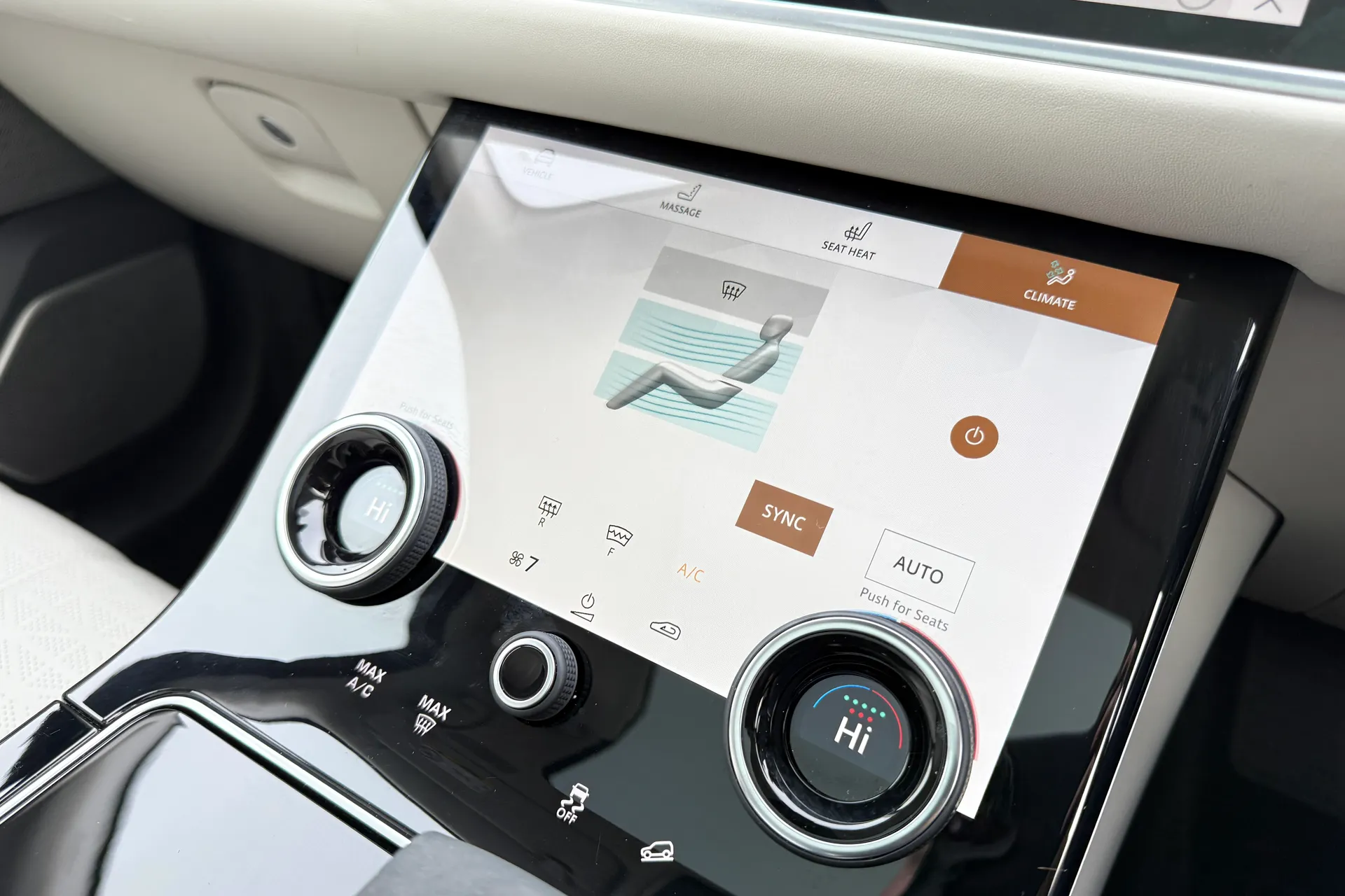 LAND ROVER RANGE ROVER VELAR thumbnail image number 40