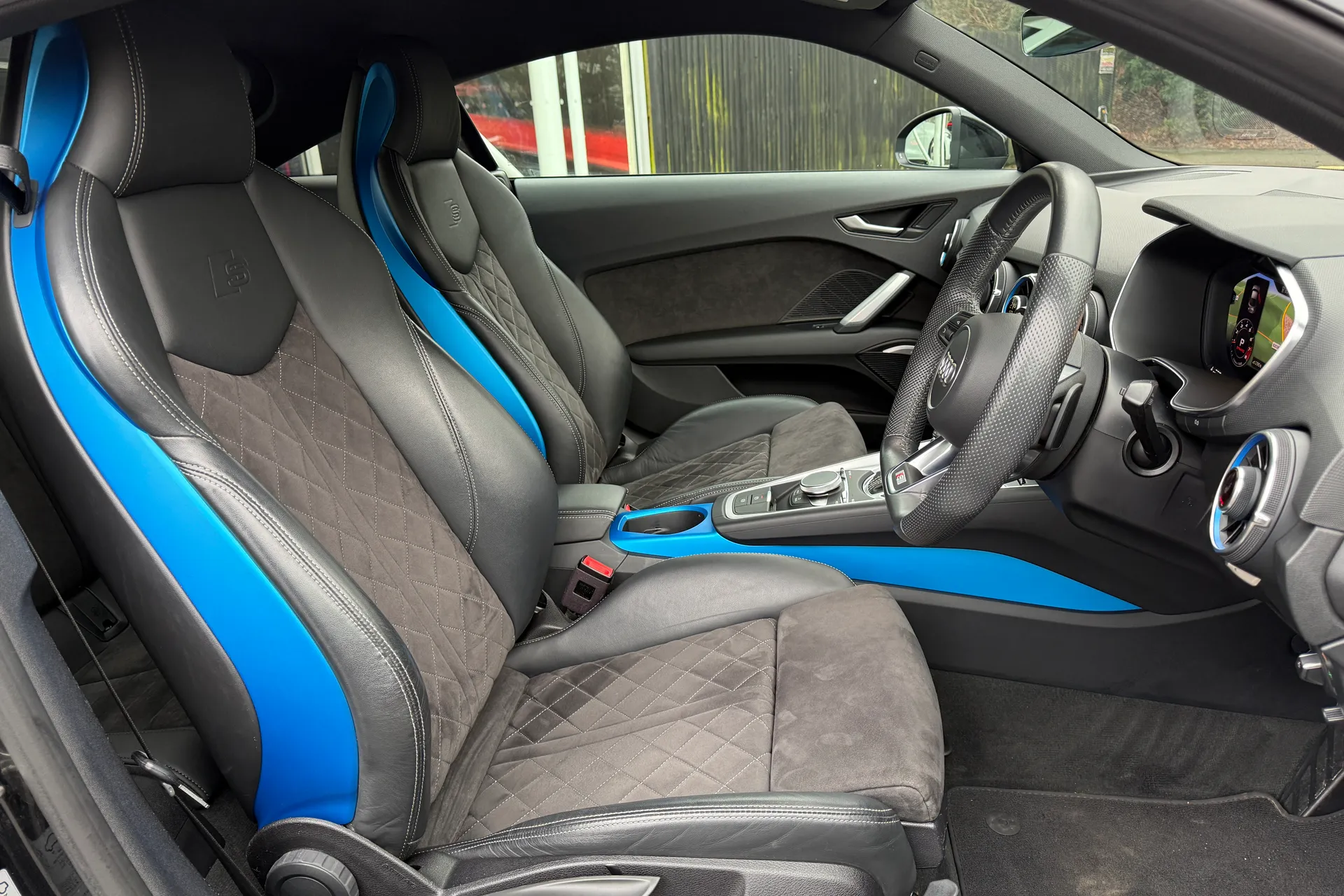 Audi TT thumbnail image number 11