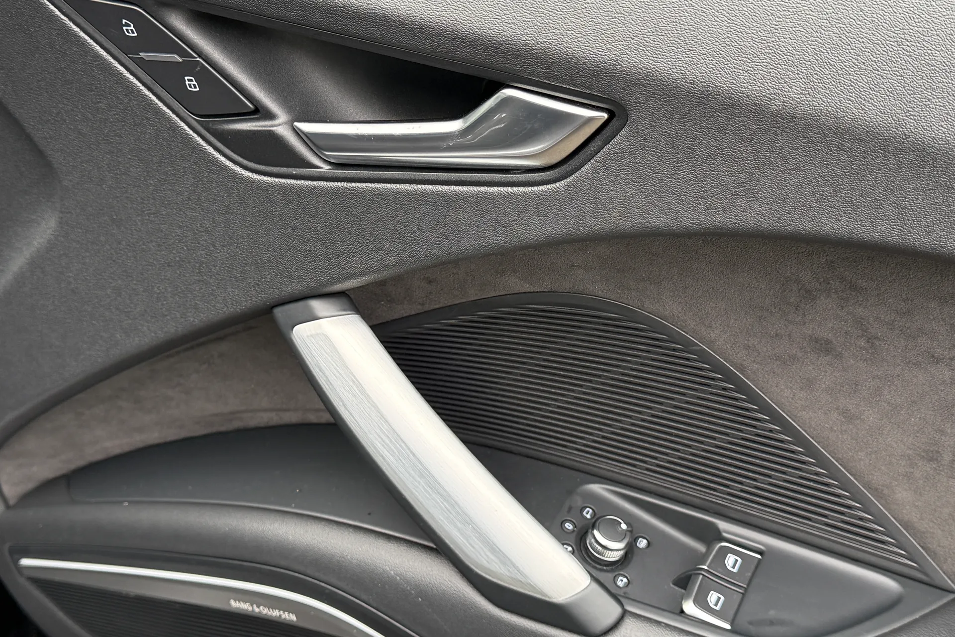 Audi TT thumbnail image number 40