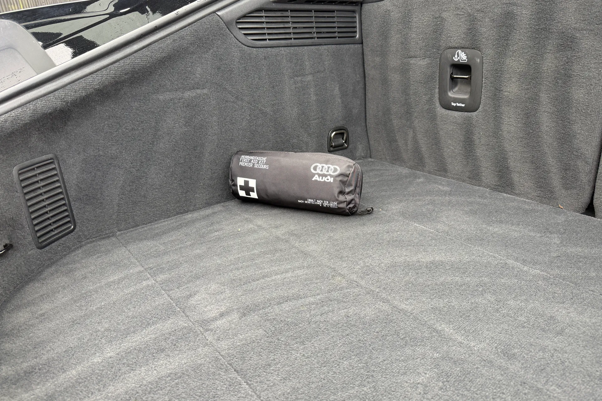 Audi TT thumbnail image number 25