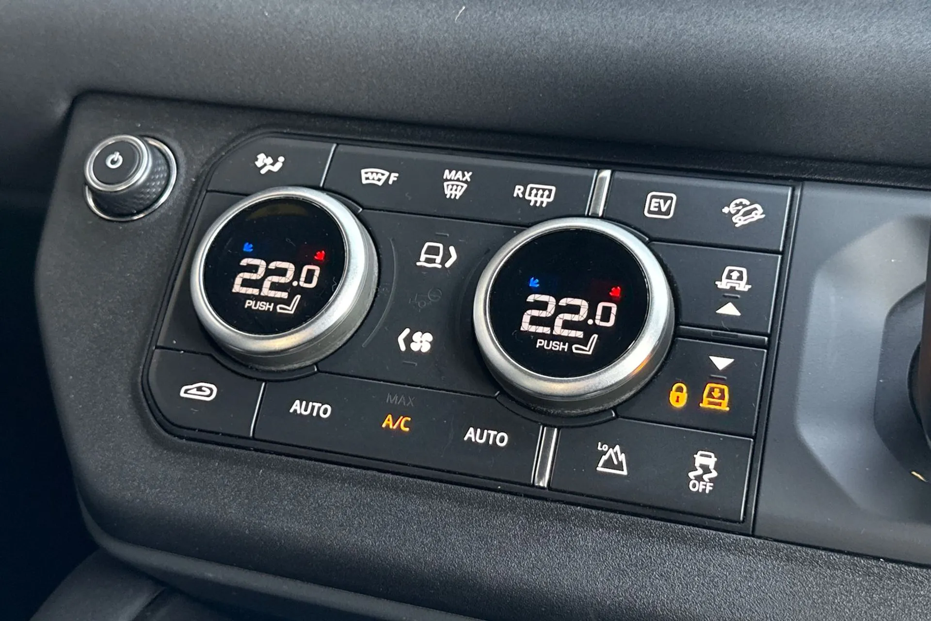 LAND ROVER DEFENDER thumbnail image number 51