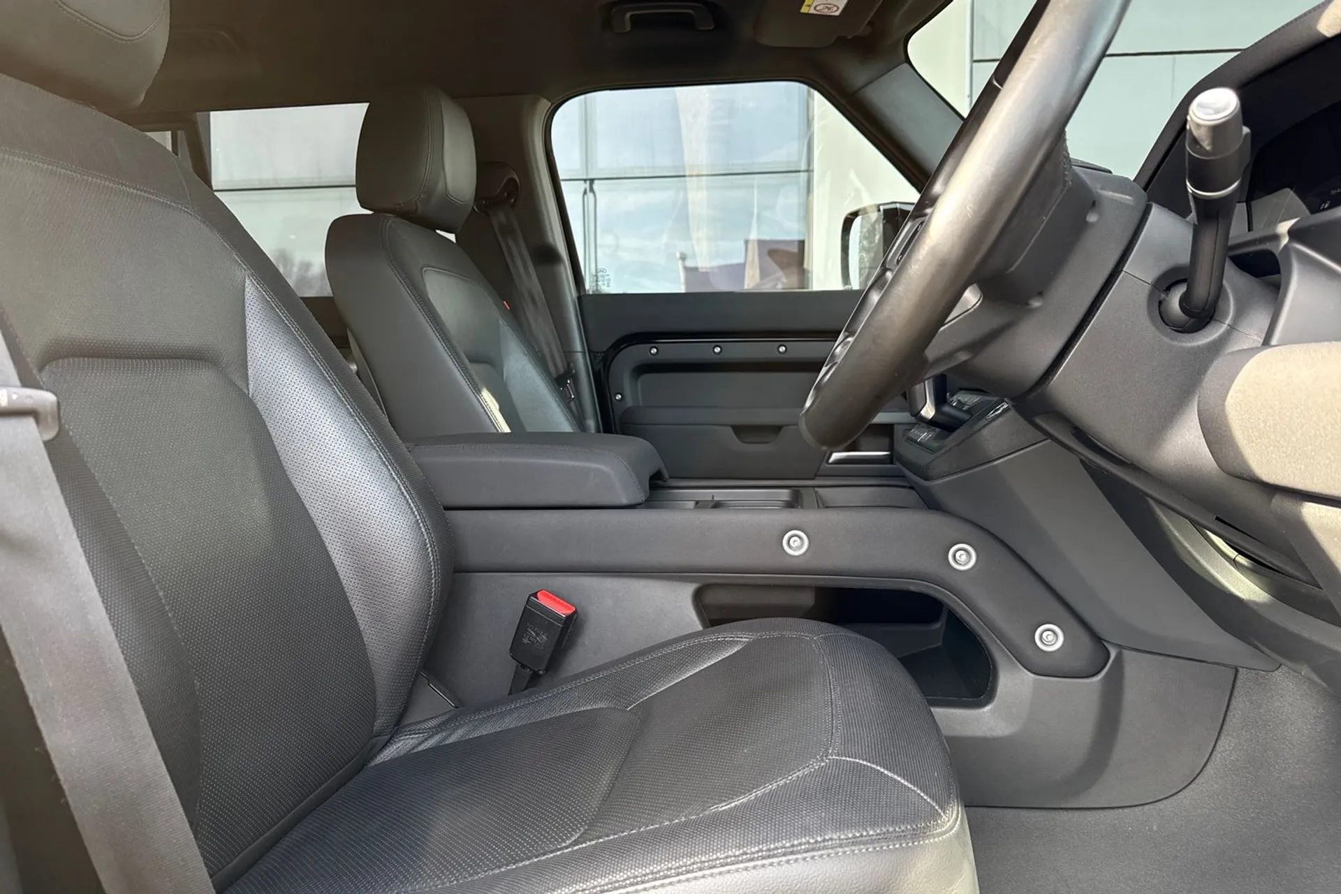 LAND ROVER DEFENDER thumbnail image number 23