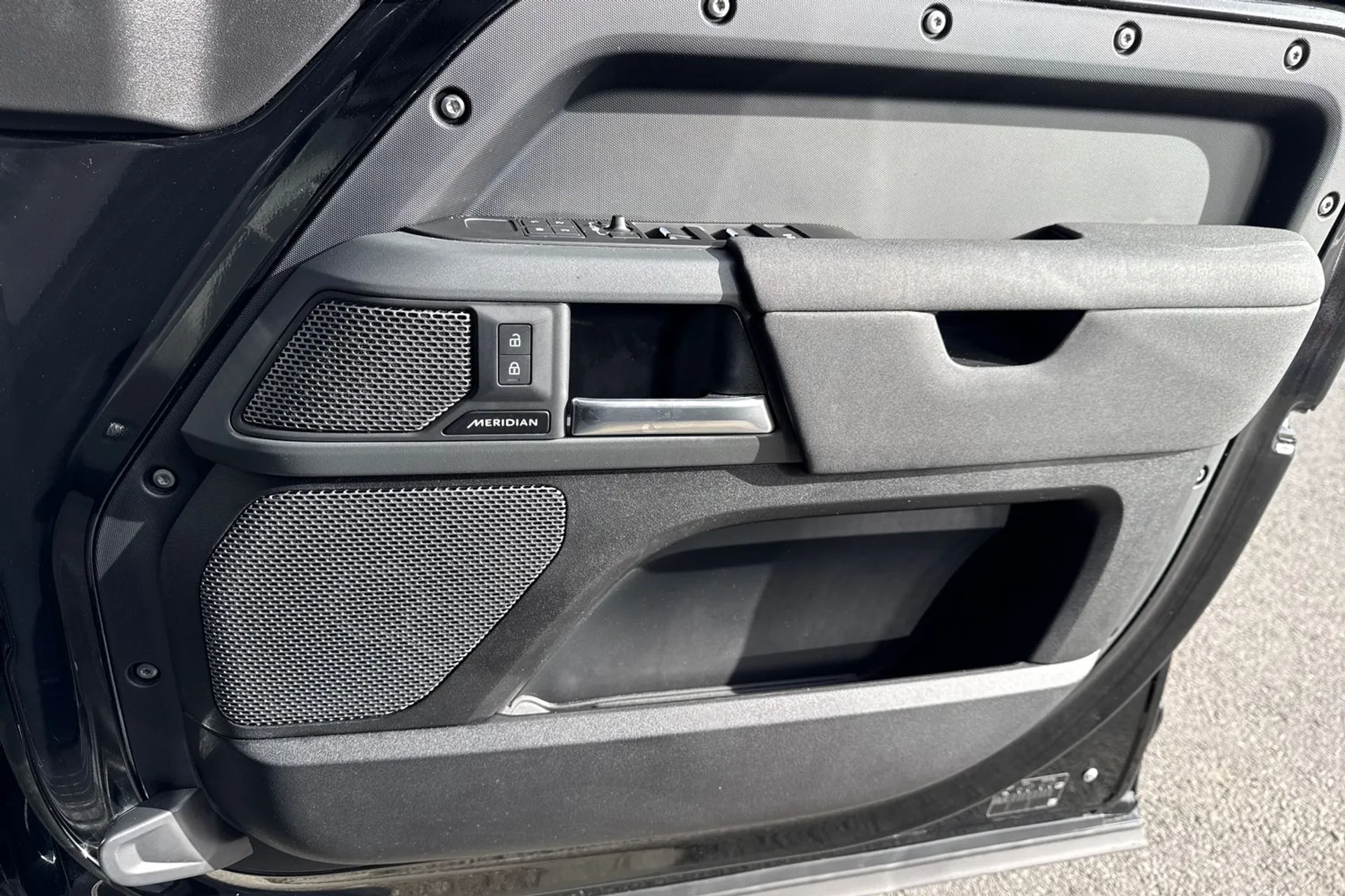 LAND ROVER DEFENDER thumbnail image number 52