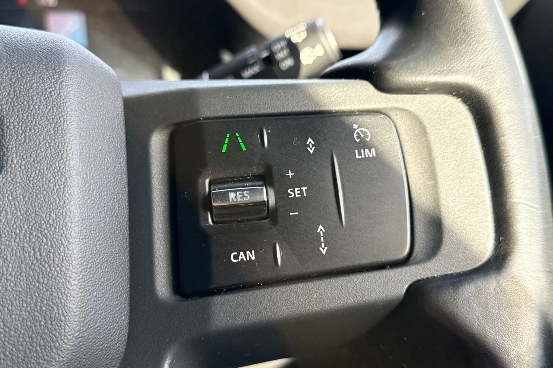 LAND ROVER DEFENDER thumbnail image number 50