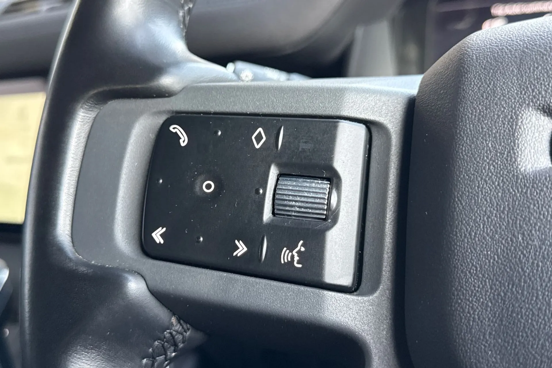 LAND ROVER DEFENDER thumbnail image number 49