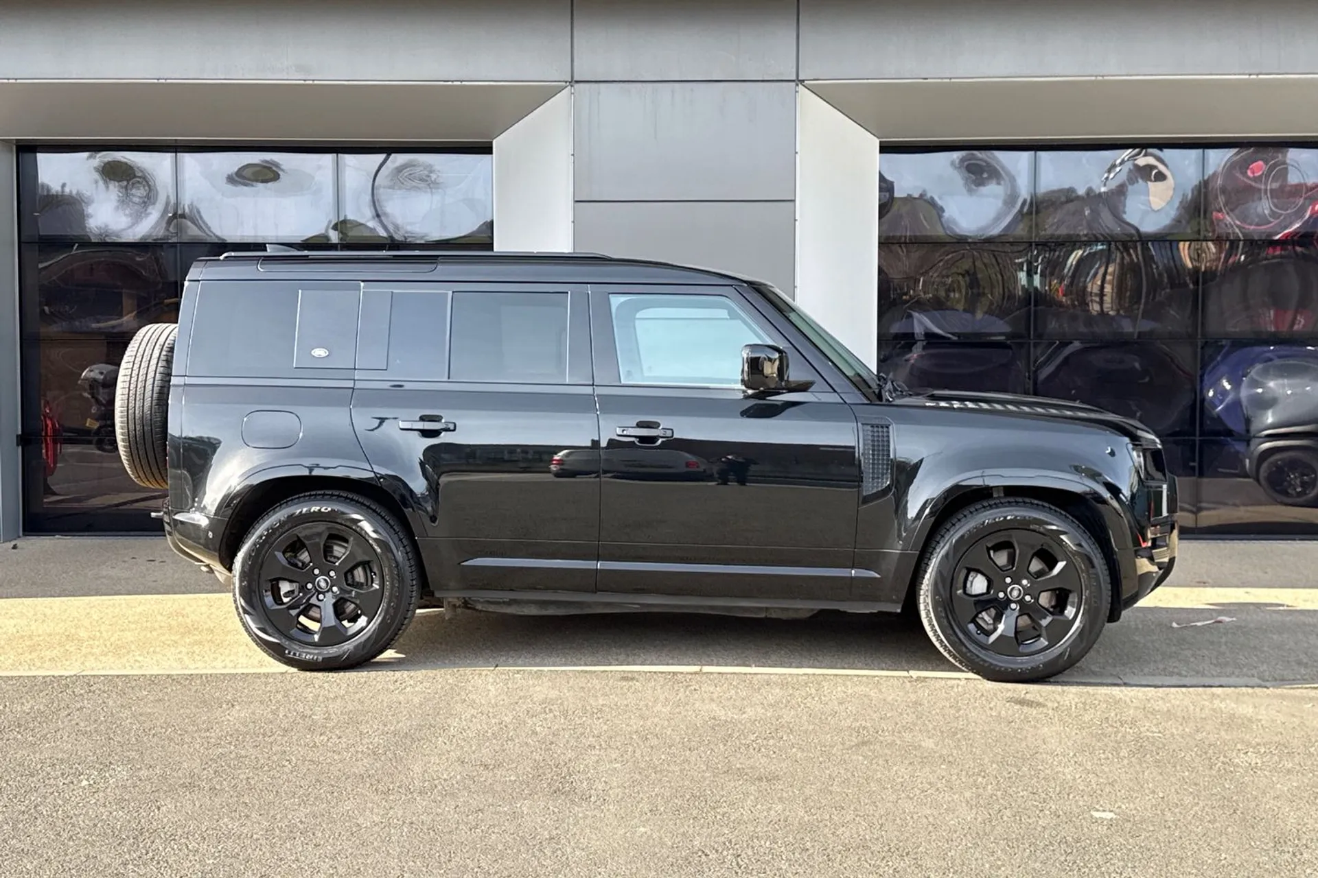 LAND ROVER DEFENDER thumbnail image number 2