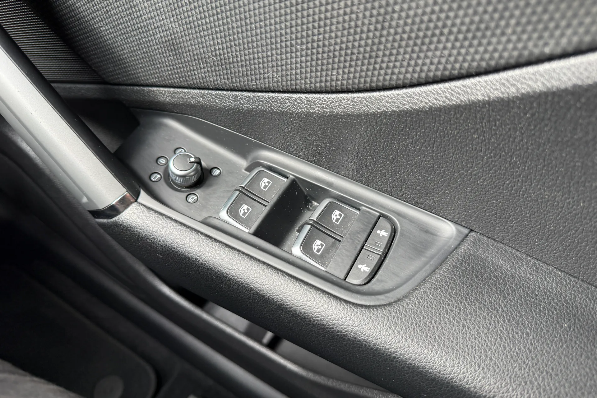 Audi Q2 thumbnail image number 28