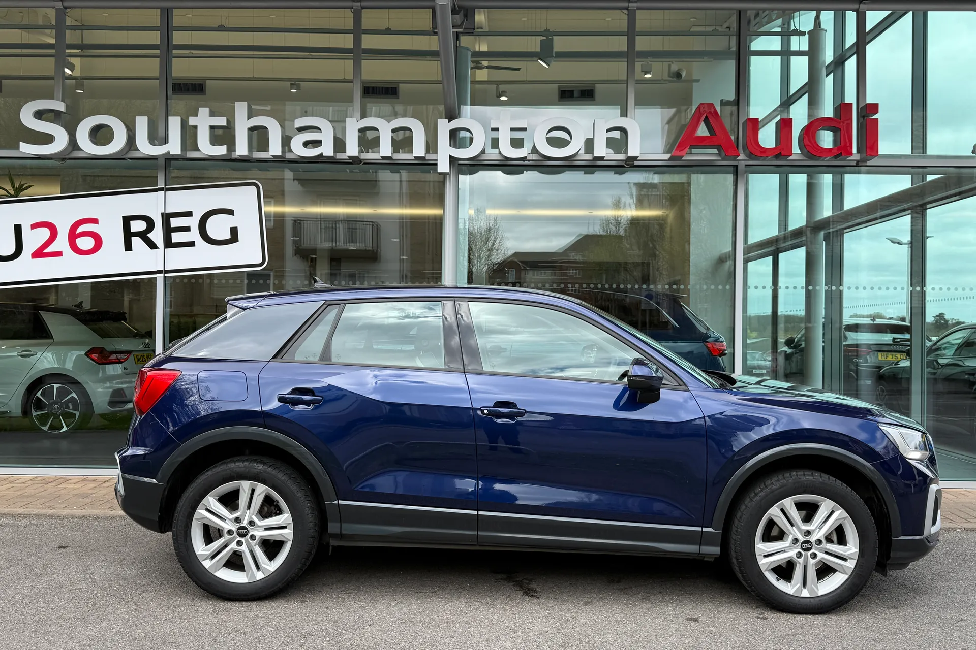 Audi Q2 thumbnail image number 2