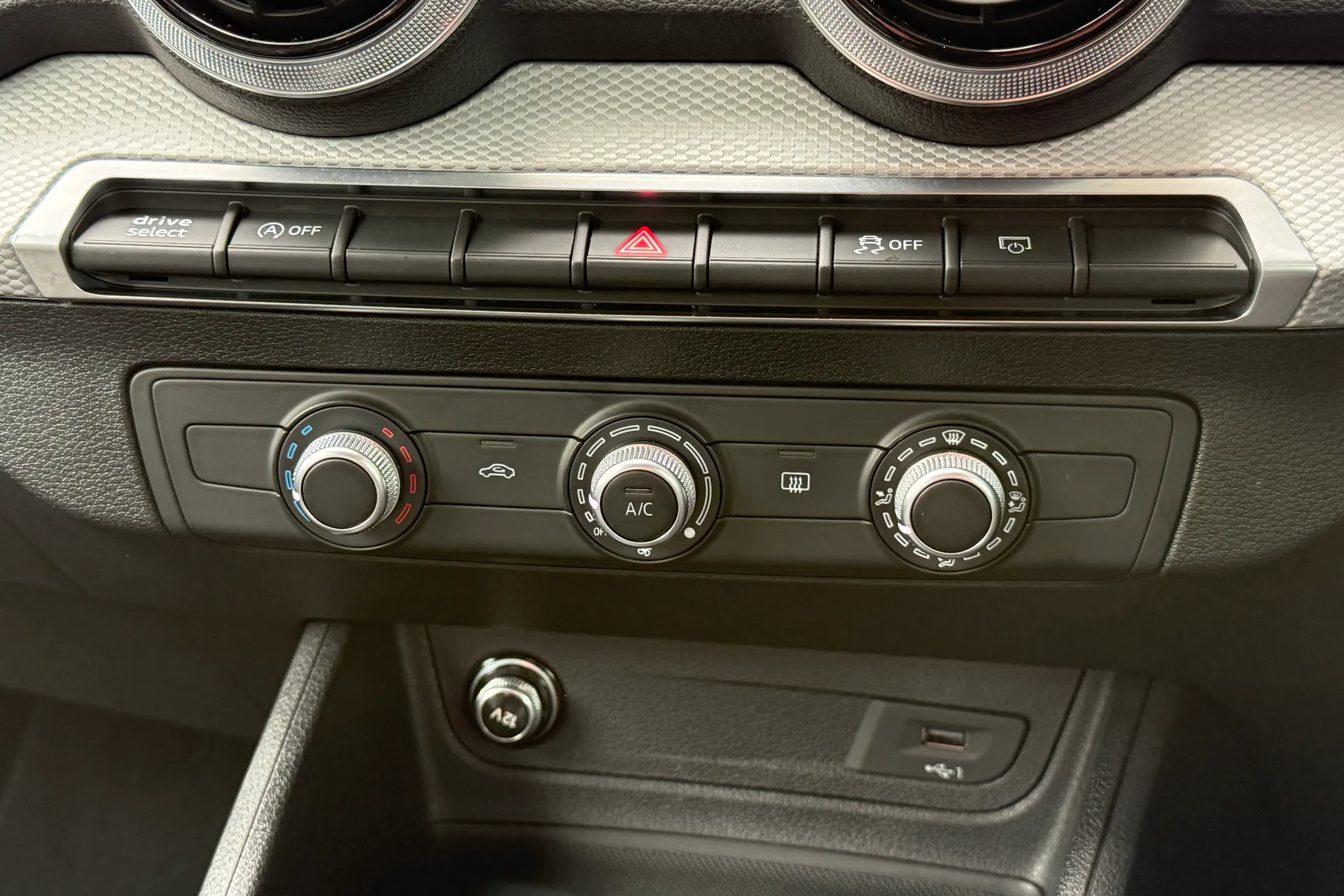 Audi Q2 thumbnail image number 21