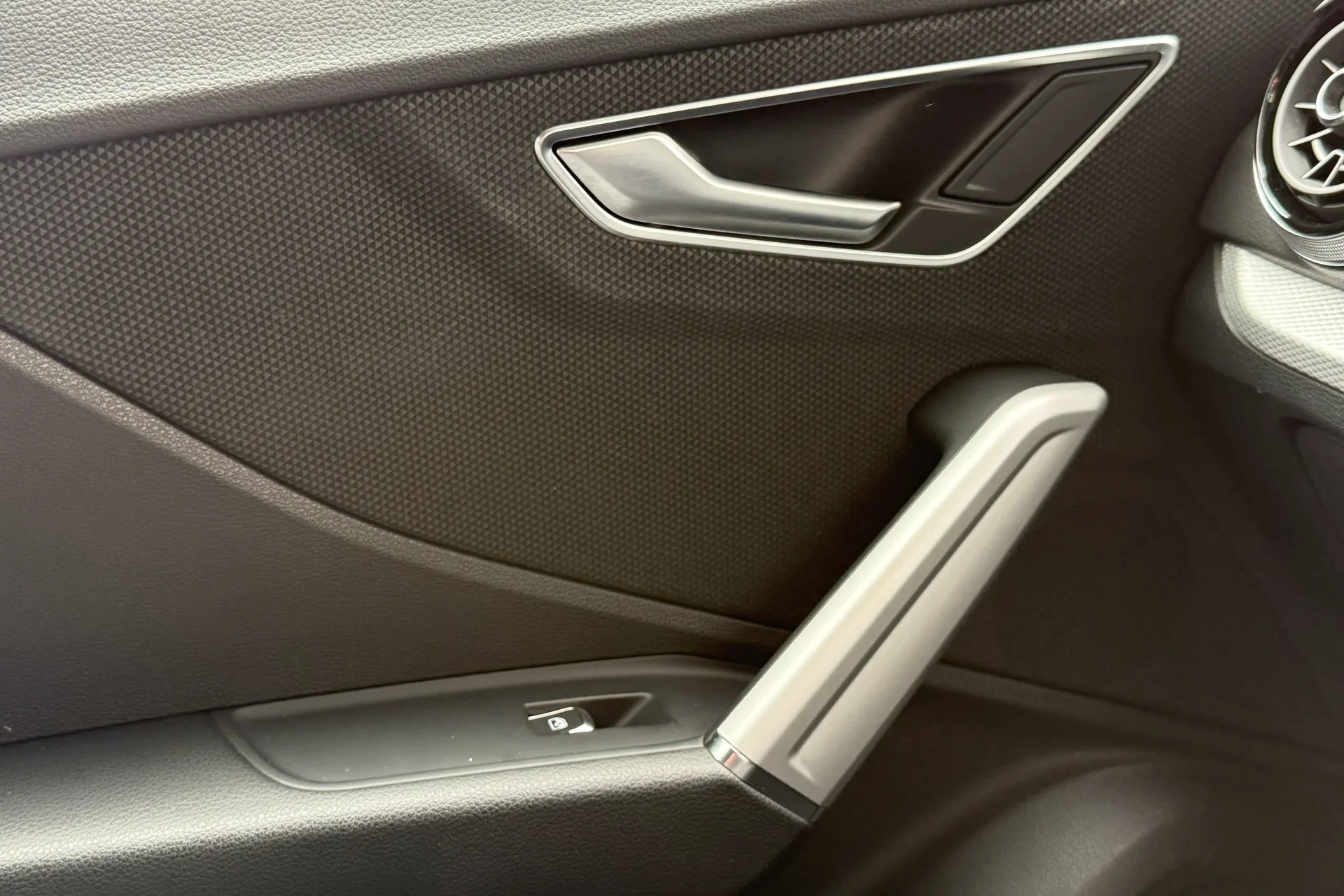Audi Q2 thumbnail image number 24
