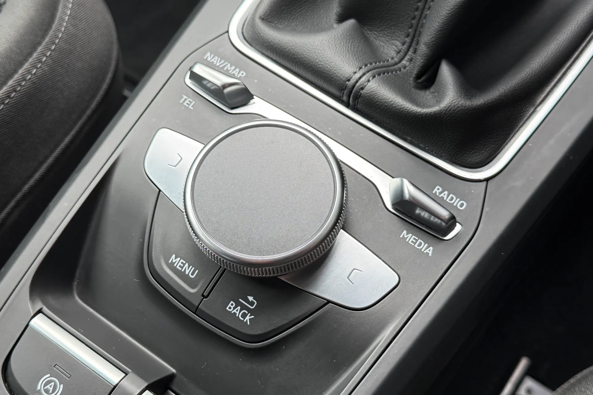 Audi Q2 thumbnail image number 16