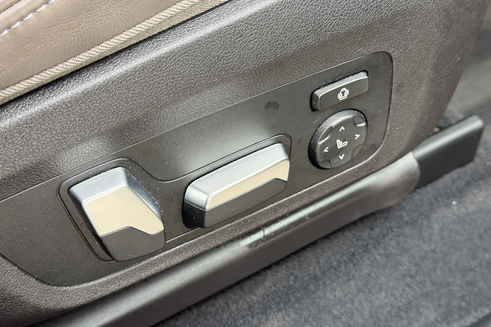 BMW X3 M thumbnail image number 16