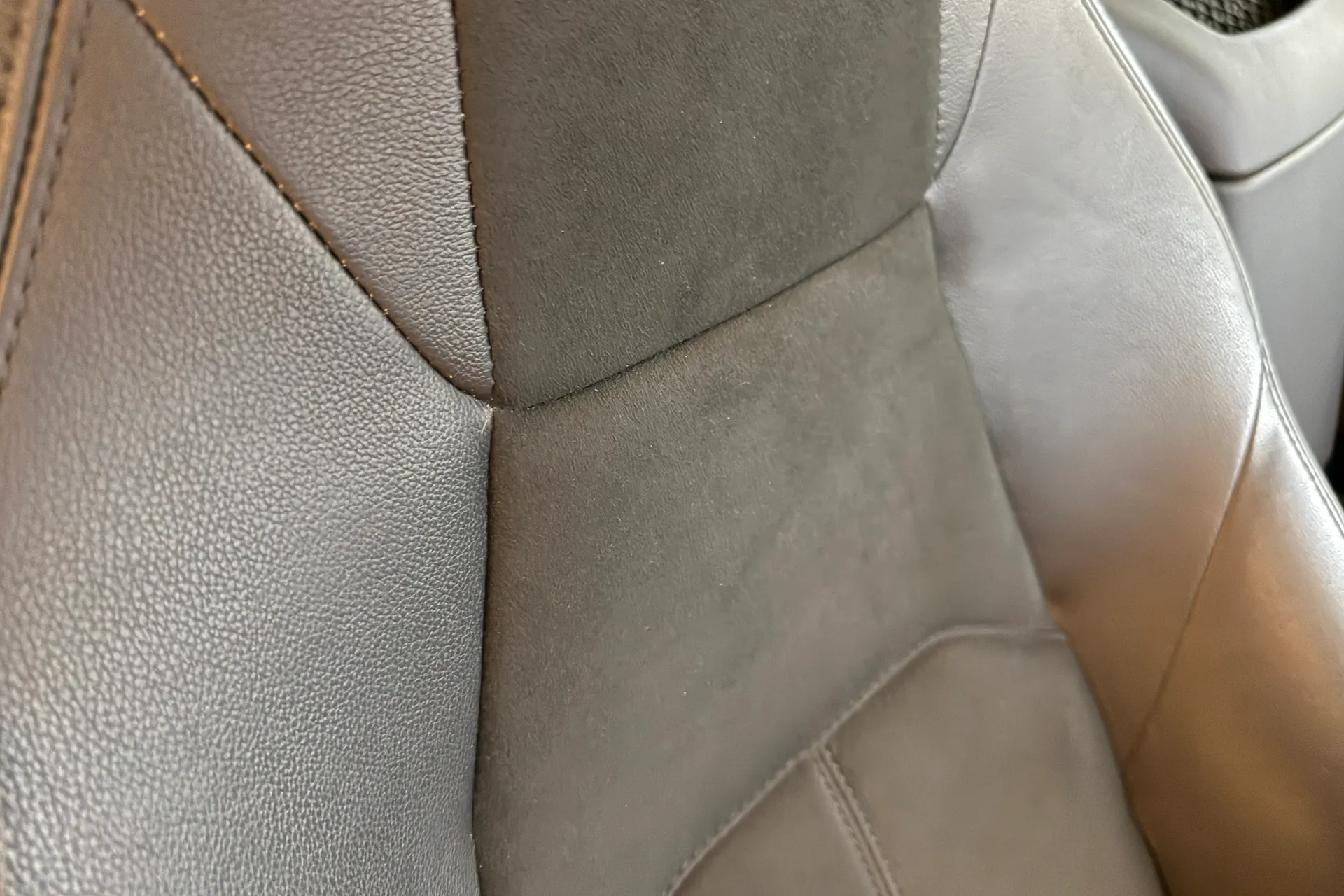 Jaguar F-TYPE thumbnail image number 33