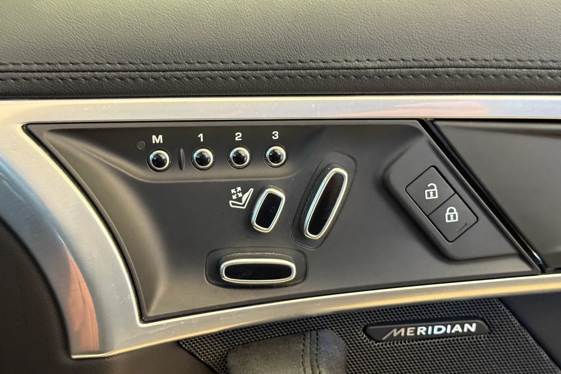 Jaguar F-TYPE thumbnail image number 44