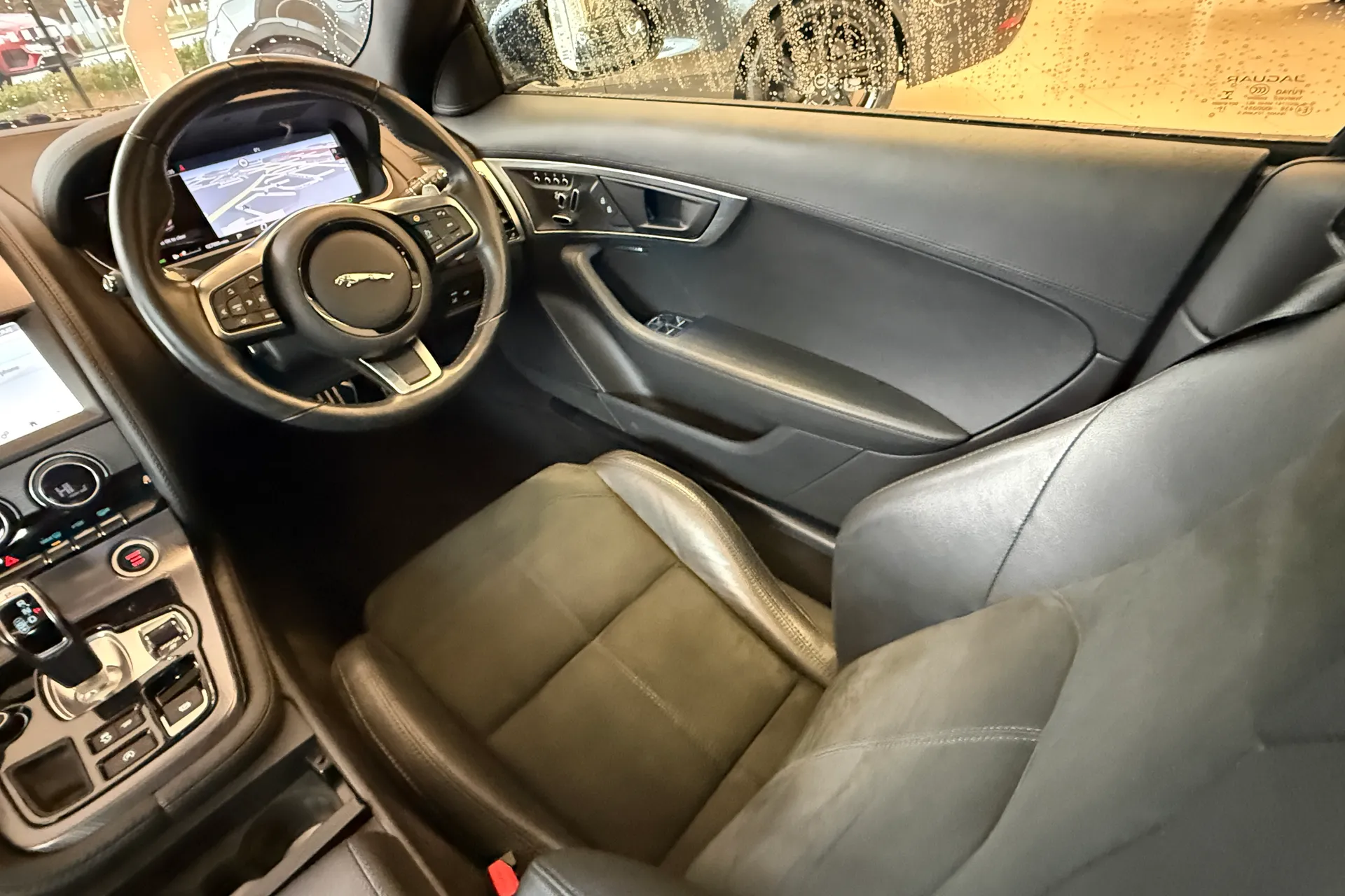 Jaguar F-TYPE thumbnail image number 13