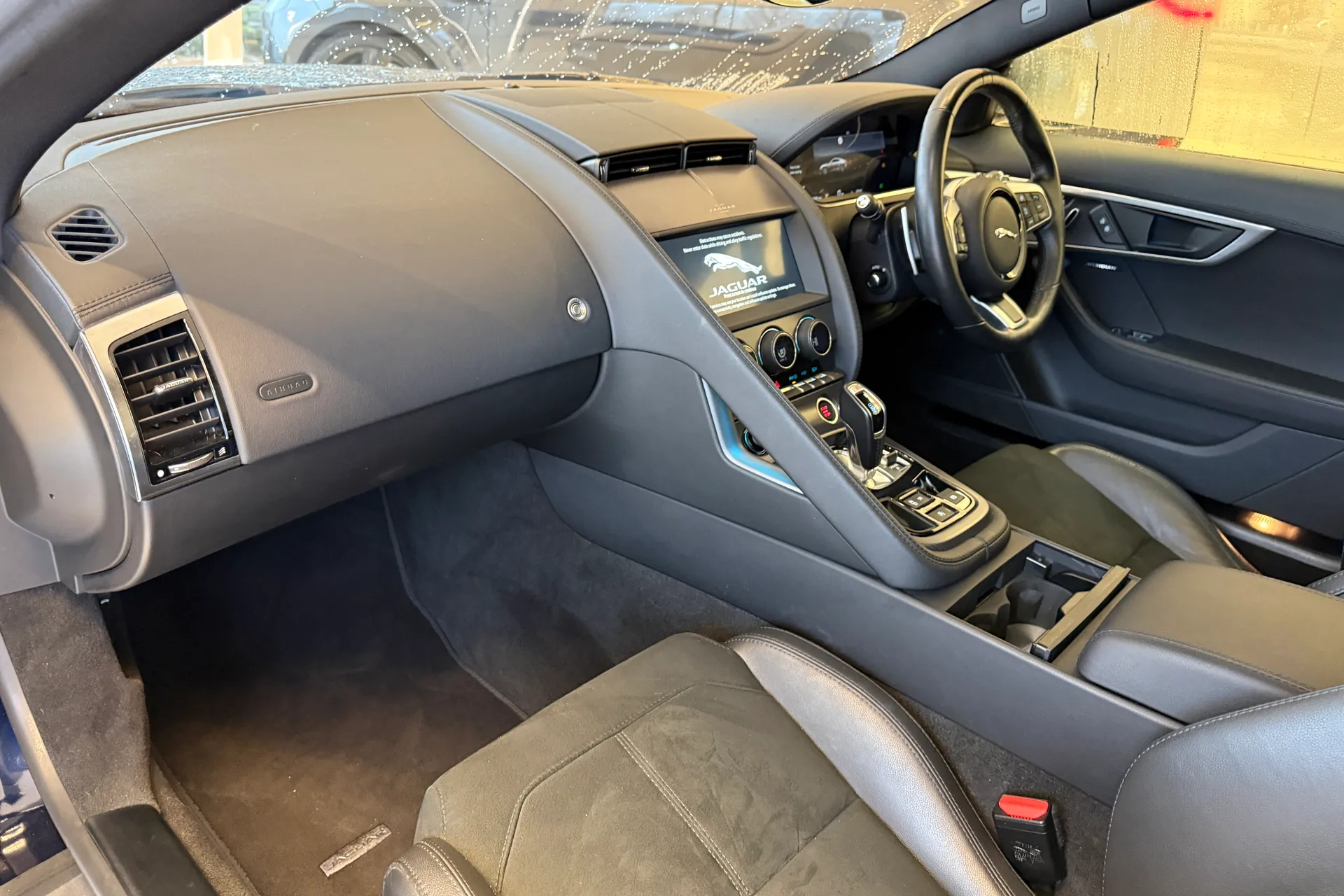 Jaguar F-TYPE thumbnail image number 41