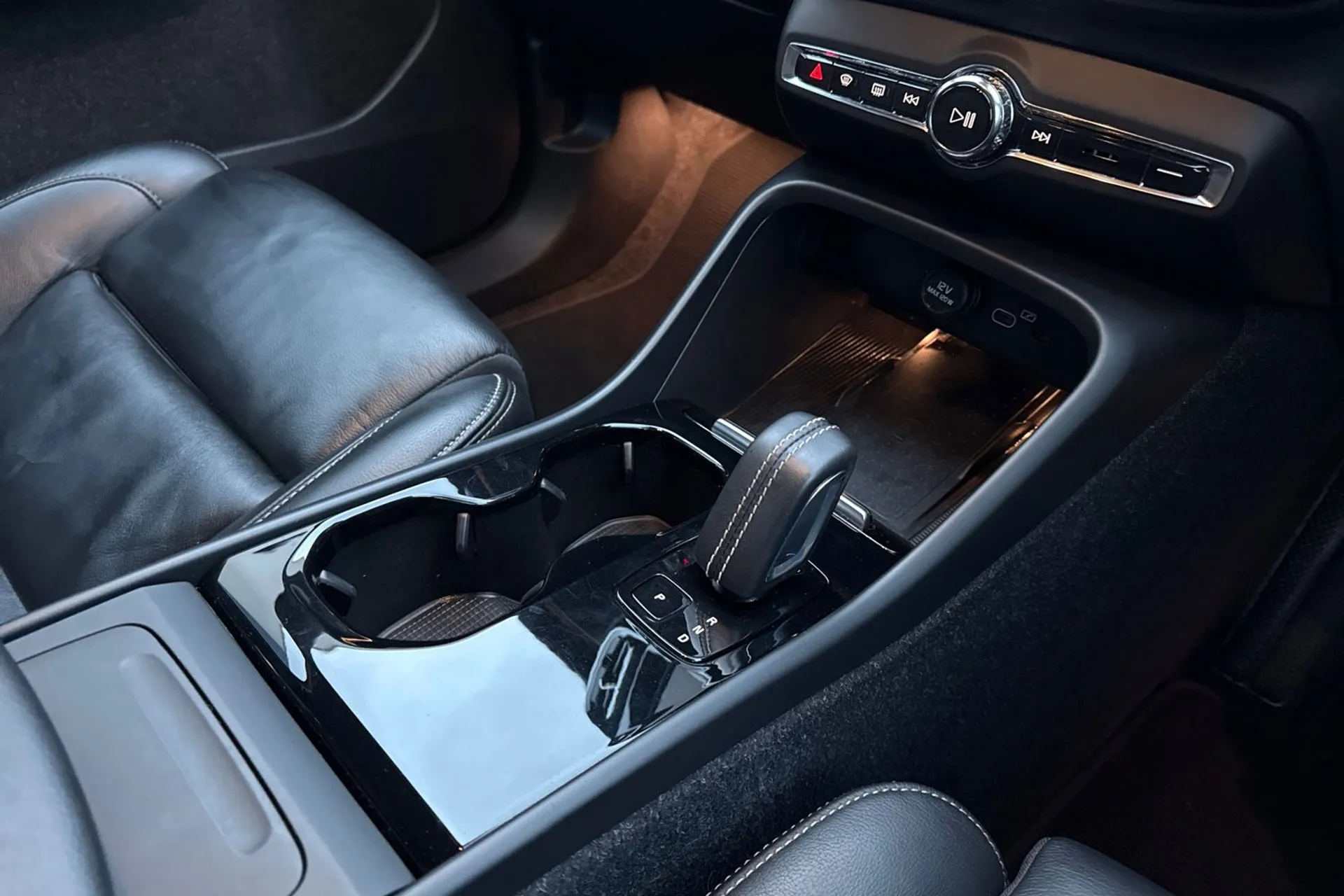 Volvo XC40 thumbnail image number 42