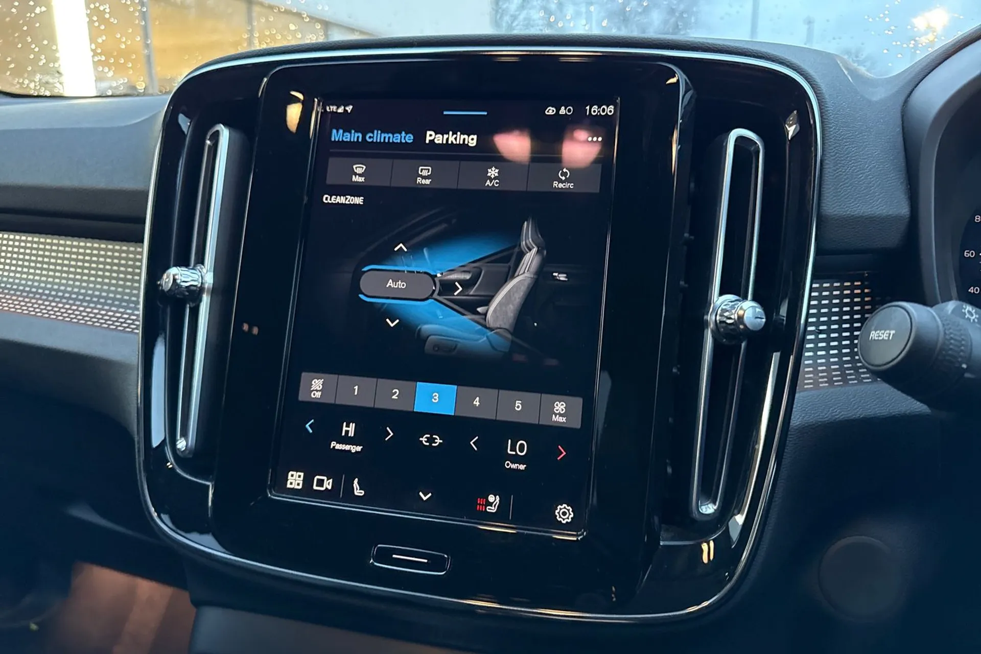 Volvo XC40 thumbnail image number 38