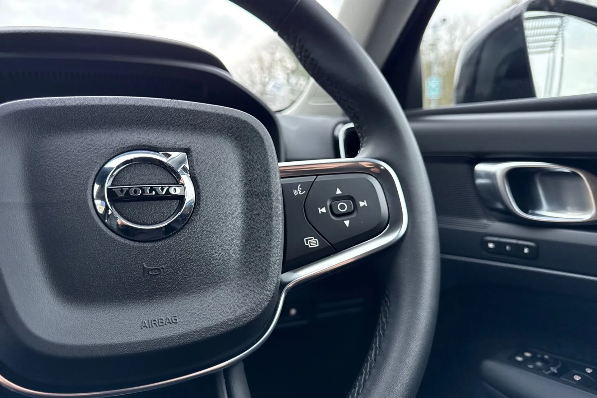 Volvo XC40 thumbnail image number 38