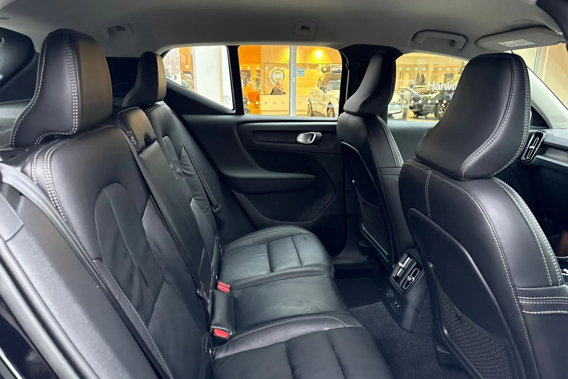 Volvo XC40 thumbnail image number 23