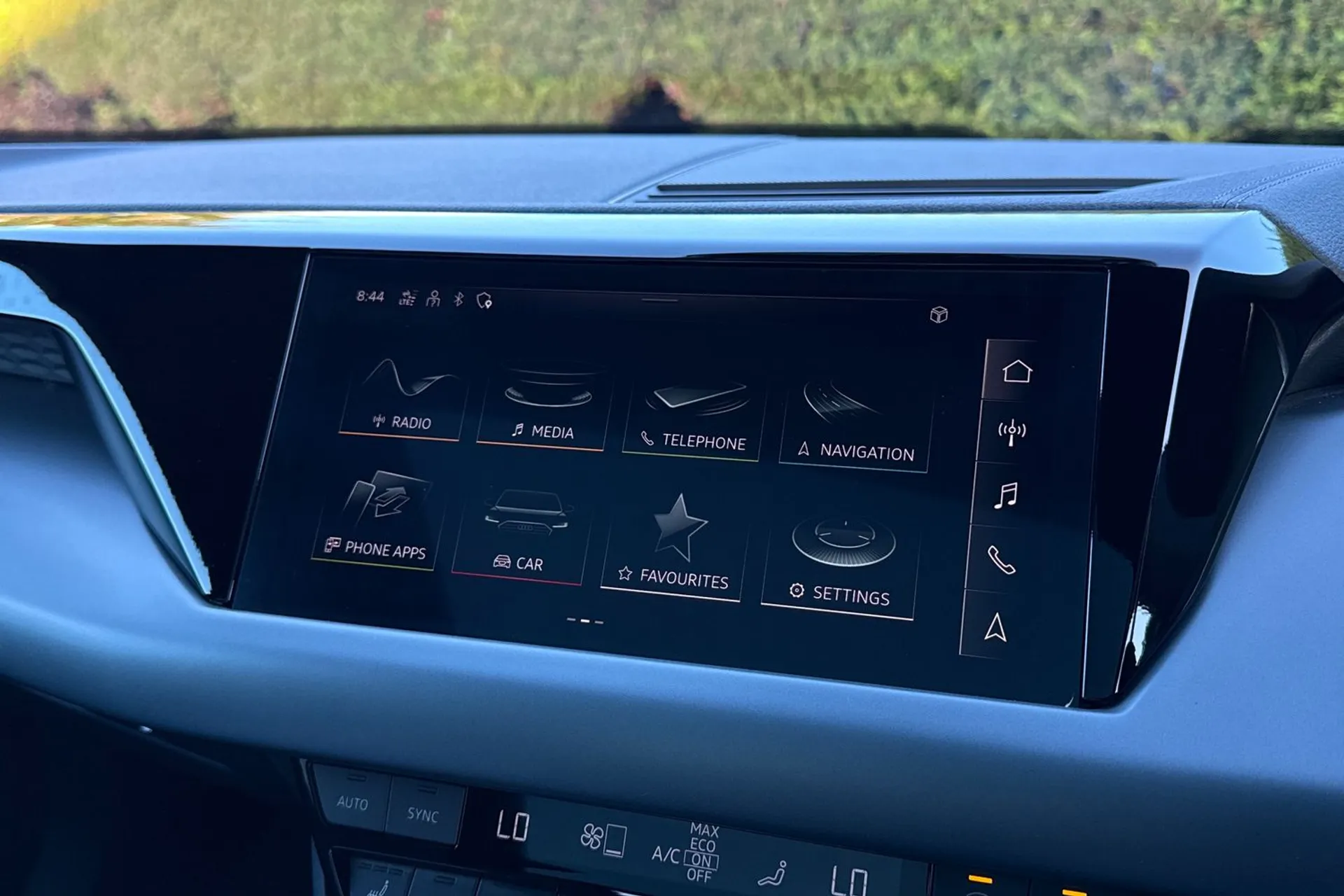 Audi e-tron GT thumbnail image number 35