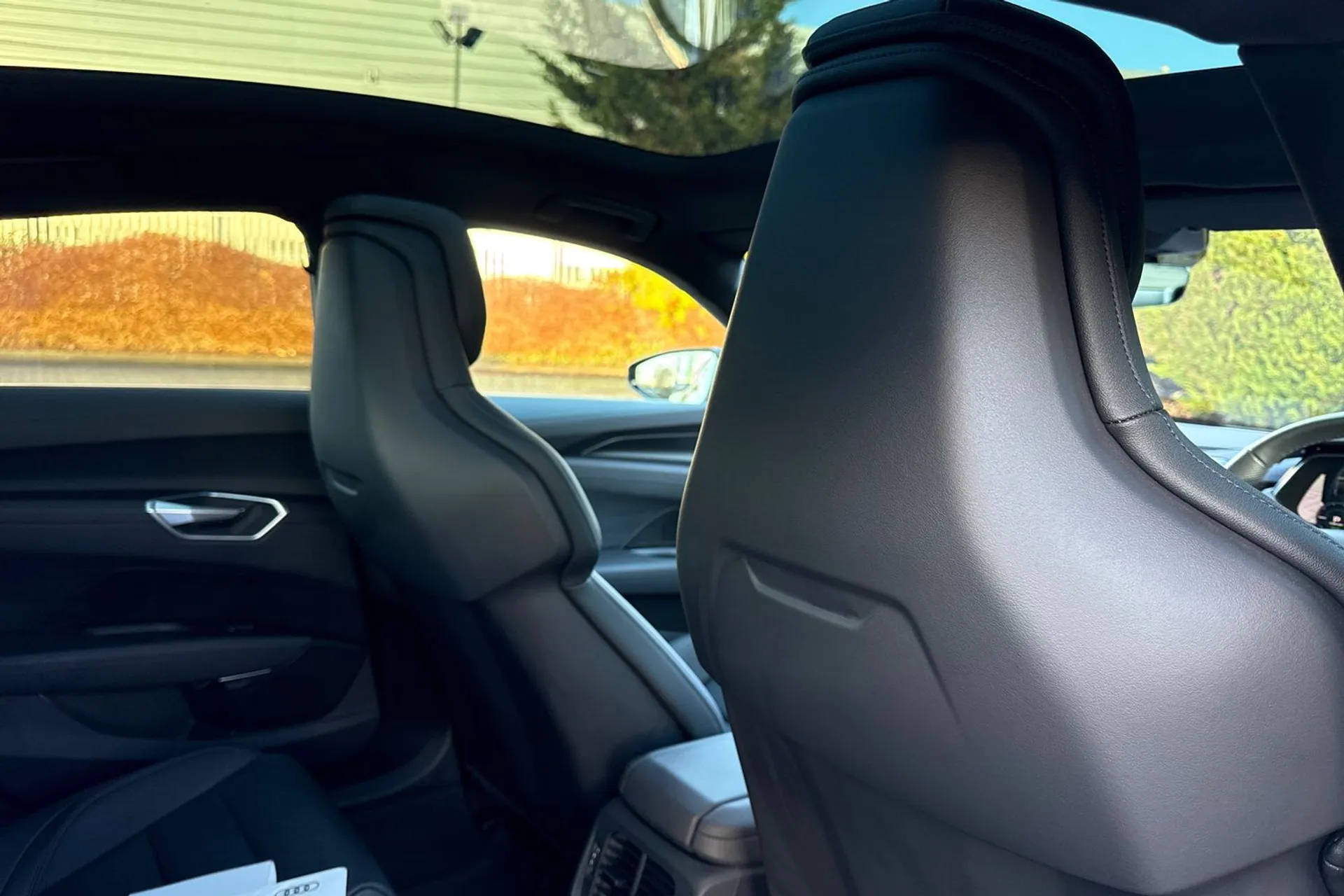 Audi e-tron GT thumbnail image number 23