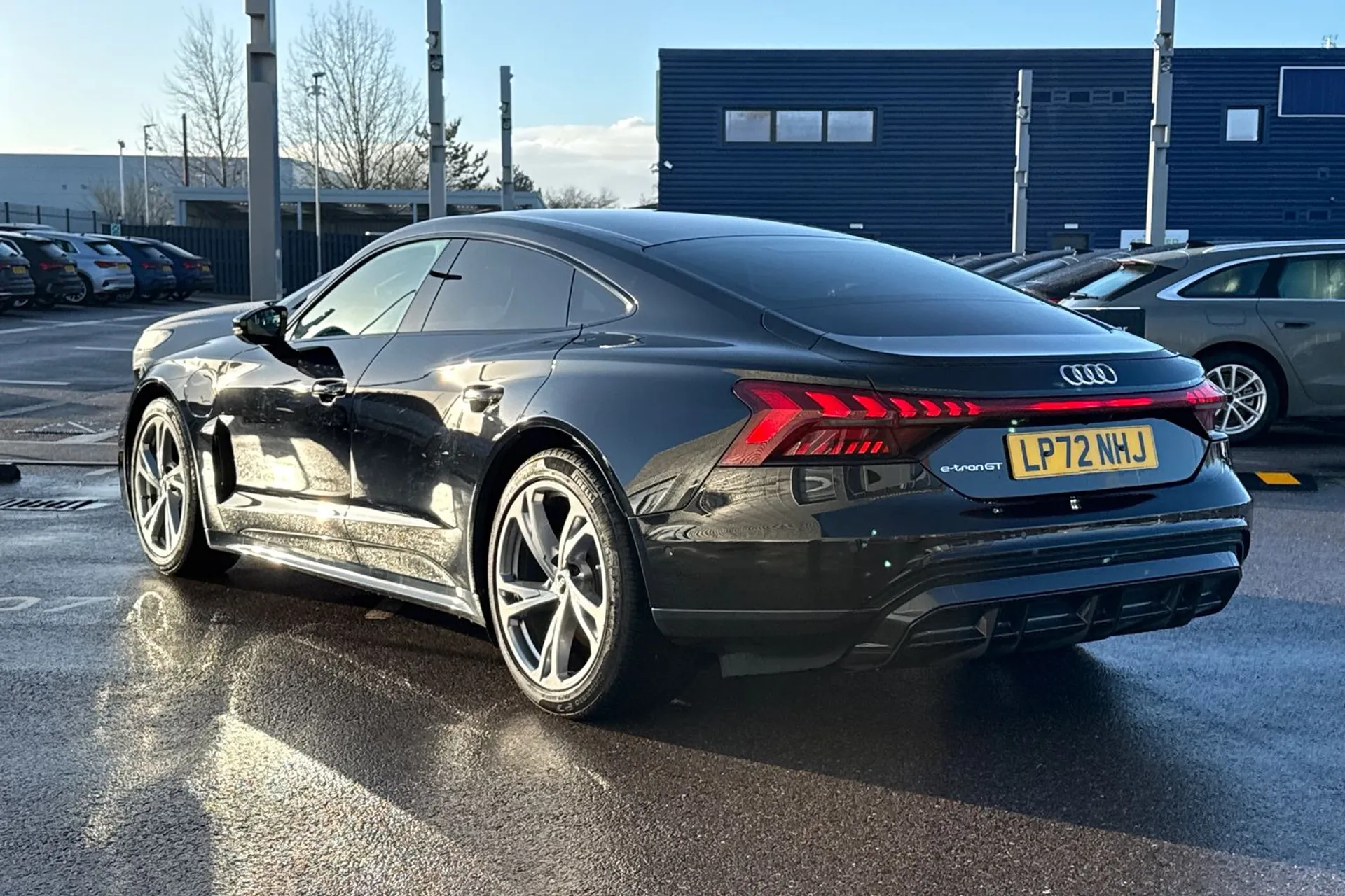 Audi e-tron GT thumbnail image number 16