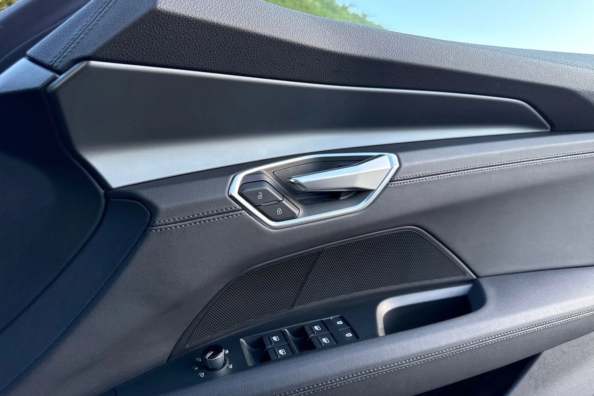 Audi e-tron GT thumbnail image number 51