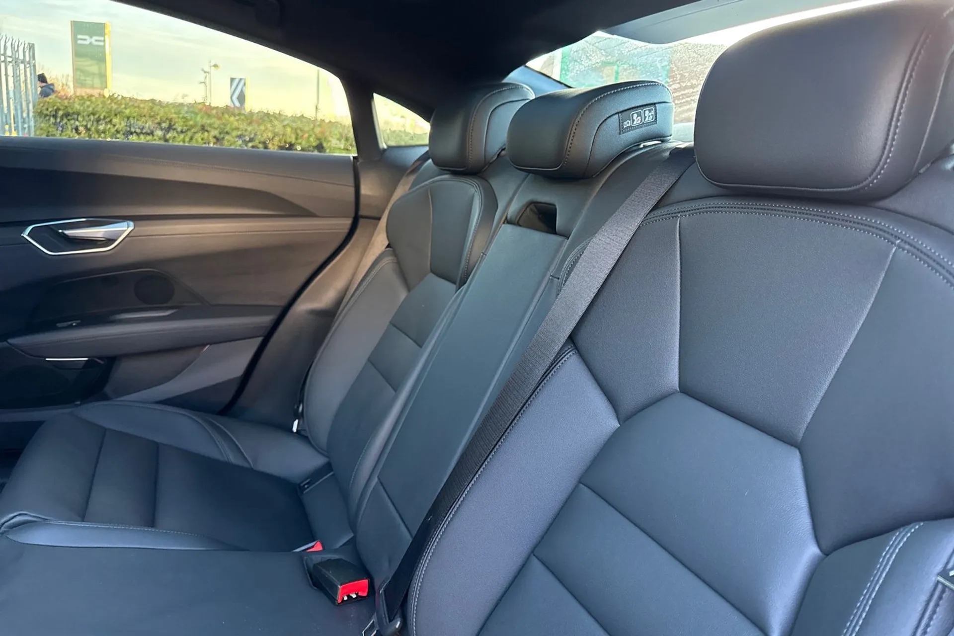 Audi e-tron GT thumbnail image number 45