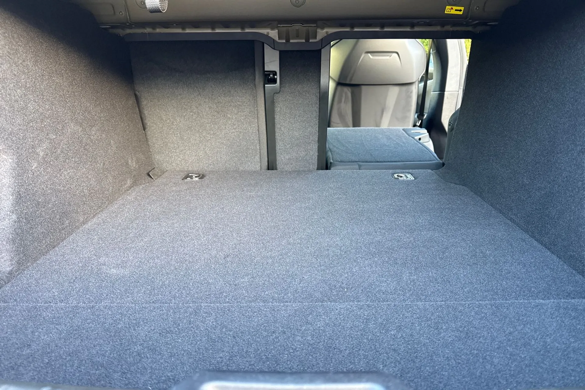 Audi e-tron GT thumbnail image number 40