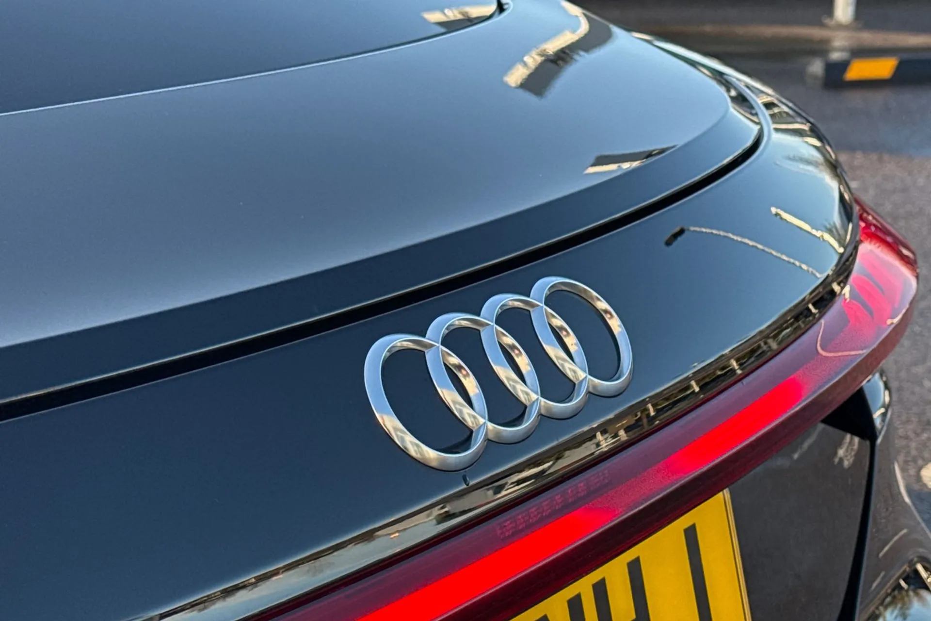 Audi e-tron GT thumbnail image number 28