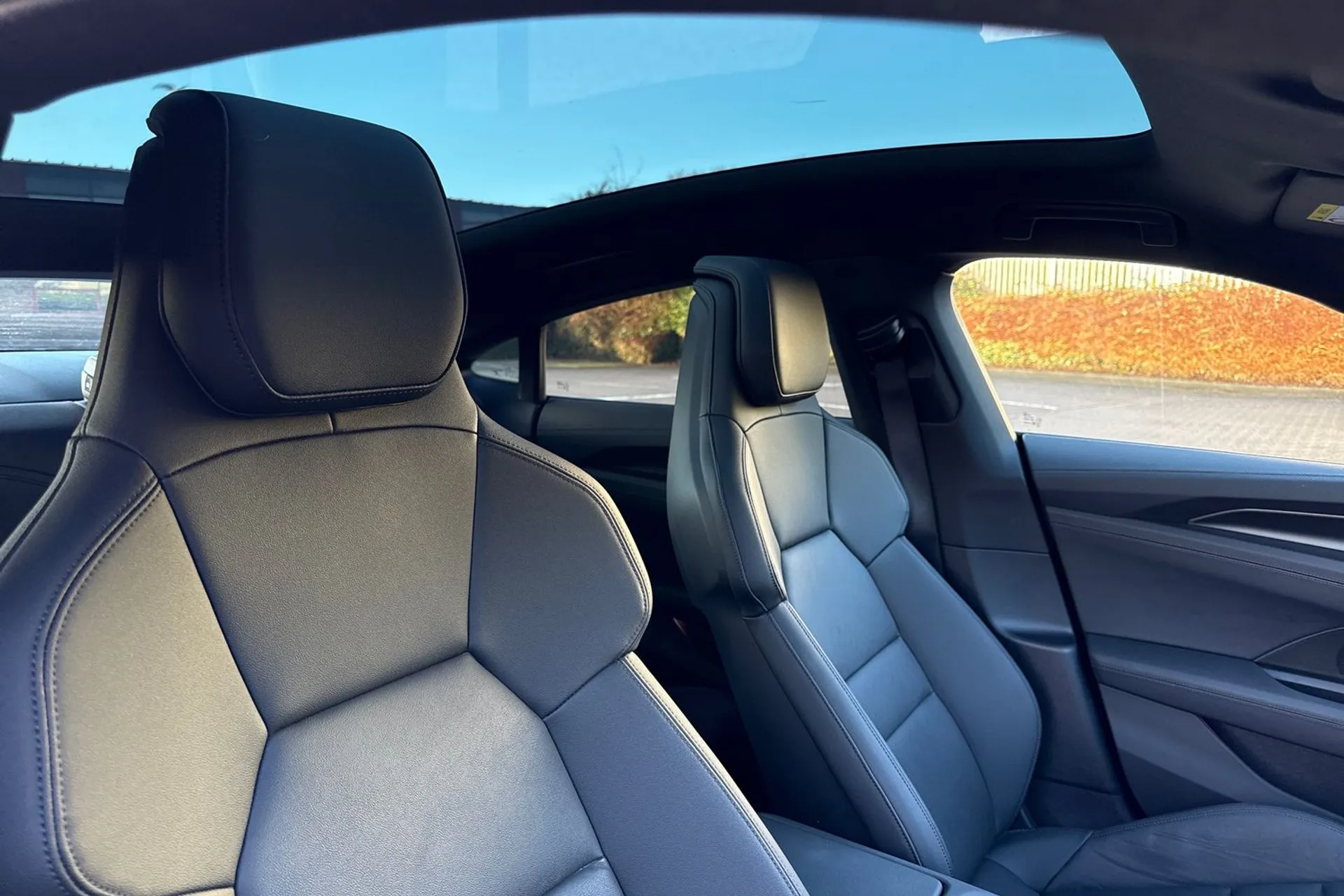 Audi e-tron GT thumbnail image number 5