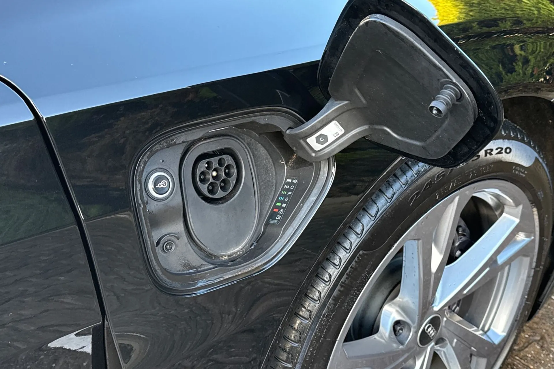 Audi e-tron GT thumbnail image number 37