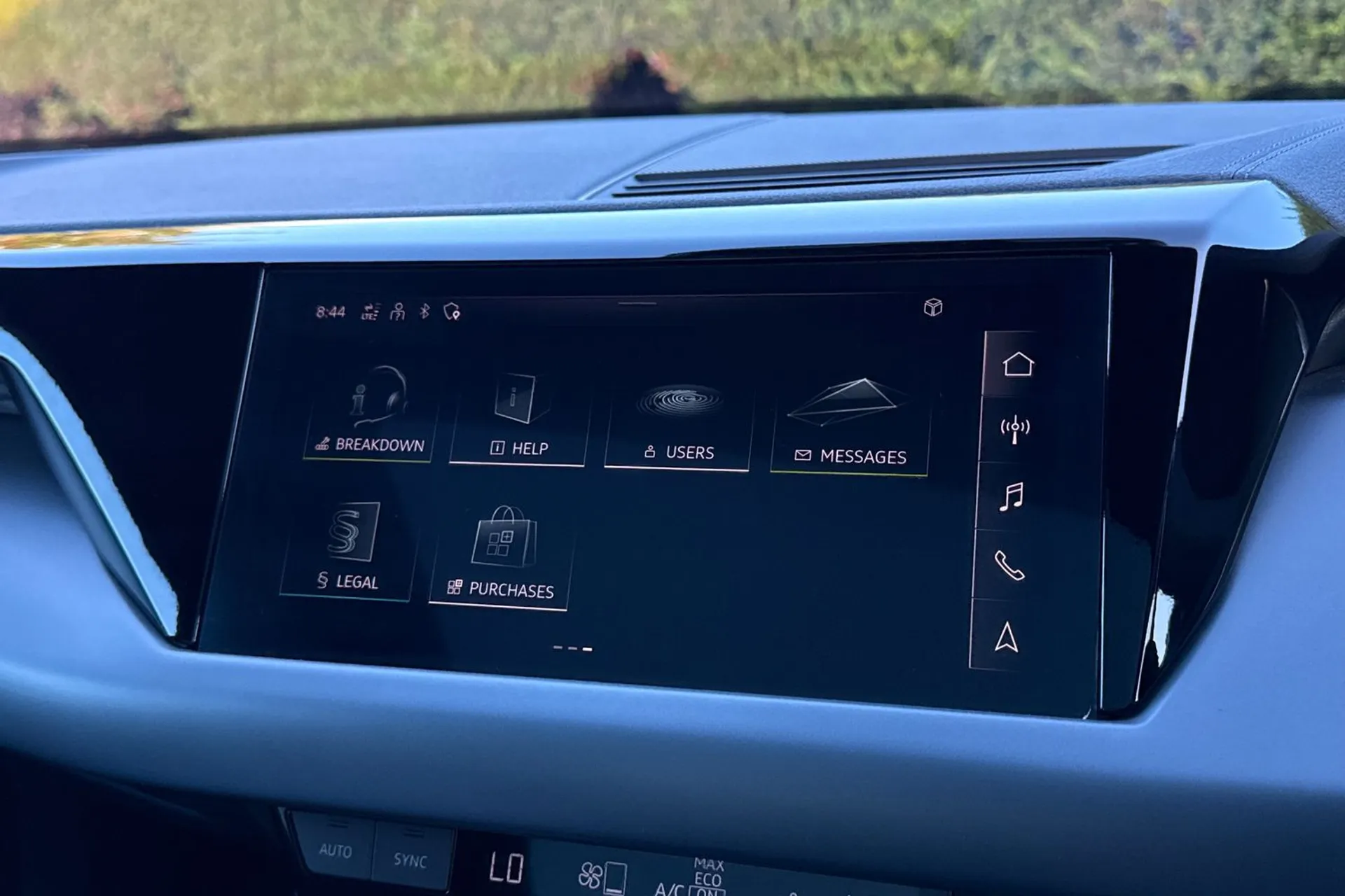 Audi e-tron GT thumbnail image number 32