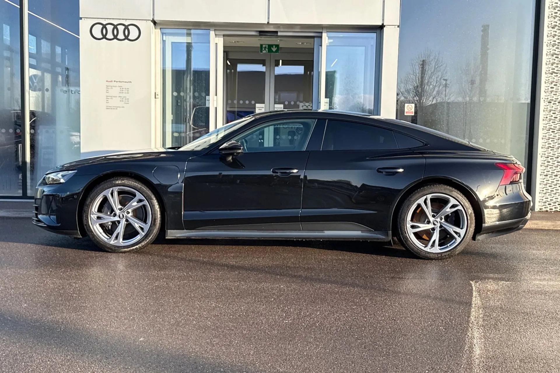 Audi e-tron GT thumbnail image number 10