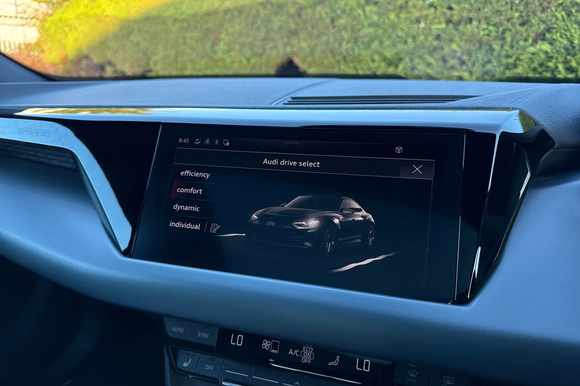 Audi e-tron GT thumbnail image number 30