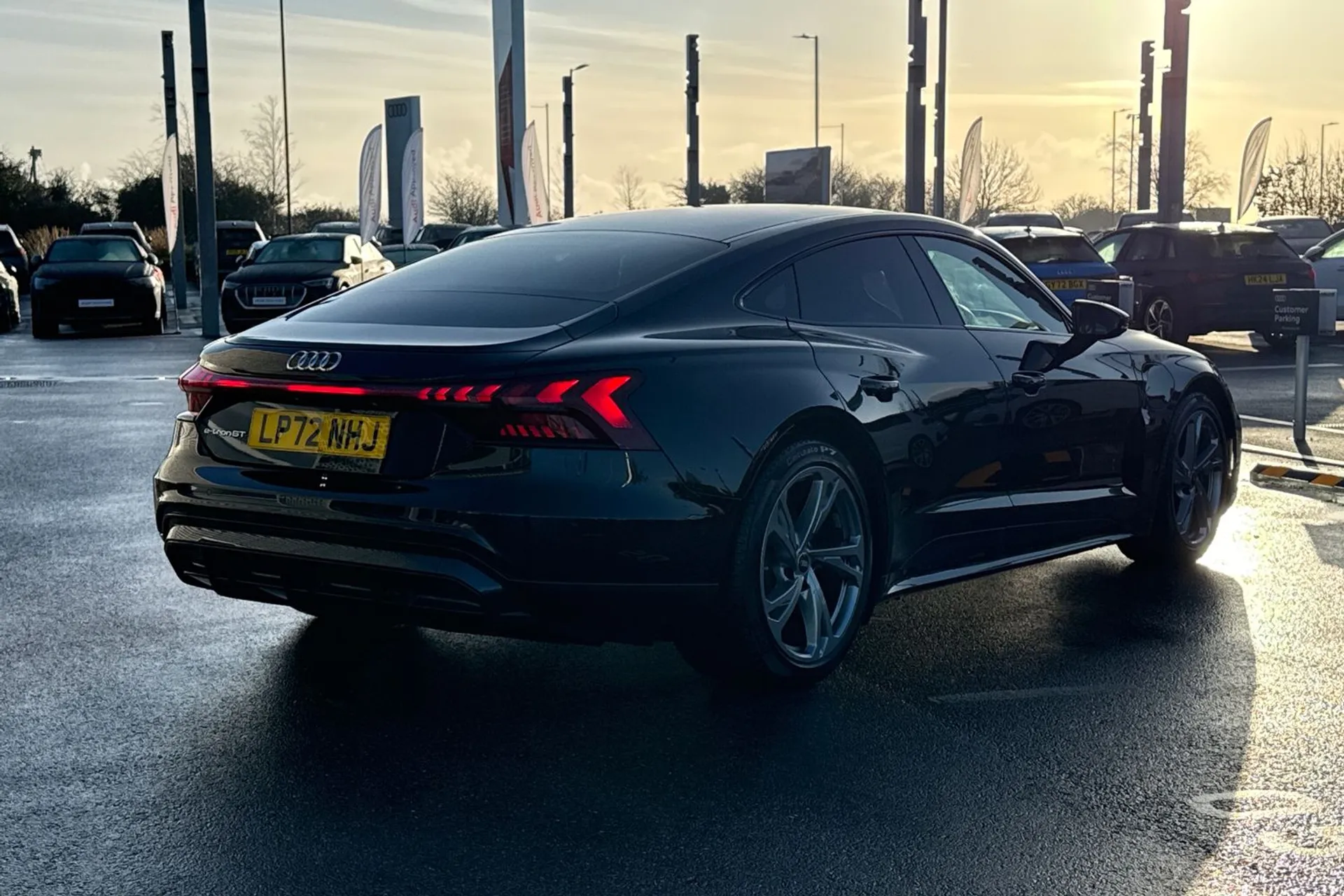 Audi e-tron GT thumbnail image number 18